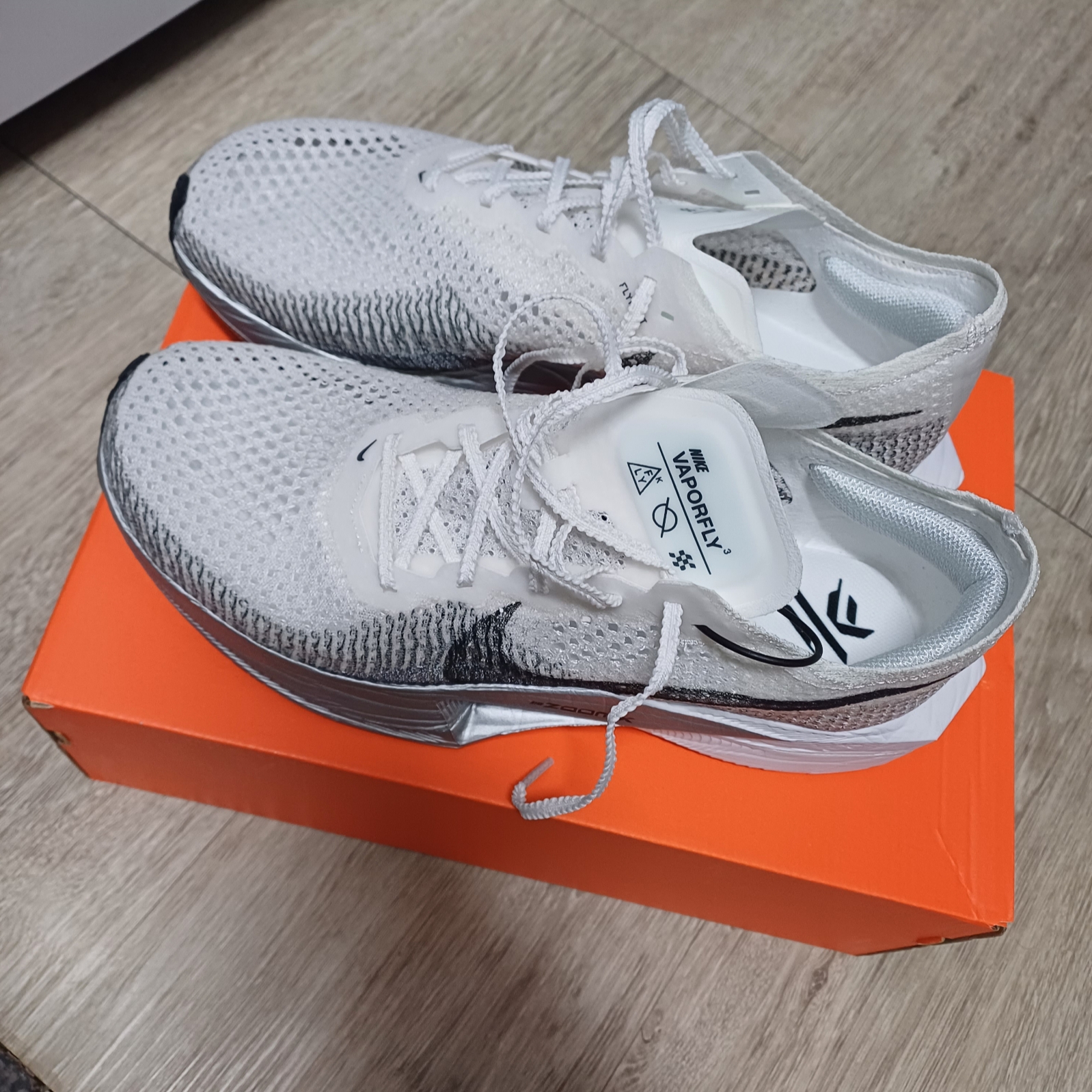 Nike ZoomX Vaporfly Next% 3 White Grey 착용 스타일