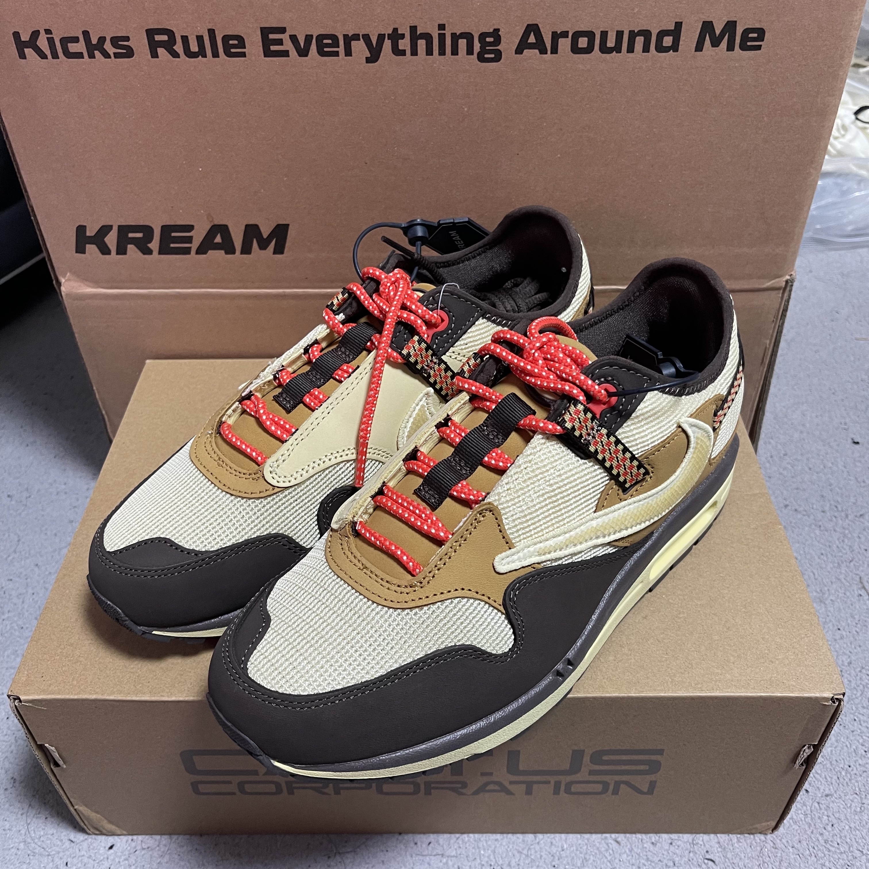Nike x Travis Scott Air Max 1 Cact.us Brown 착용 스타일 - 1