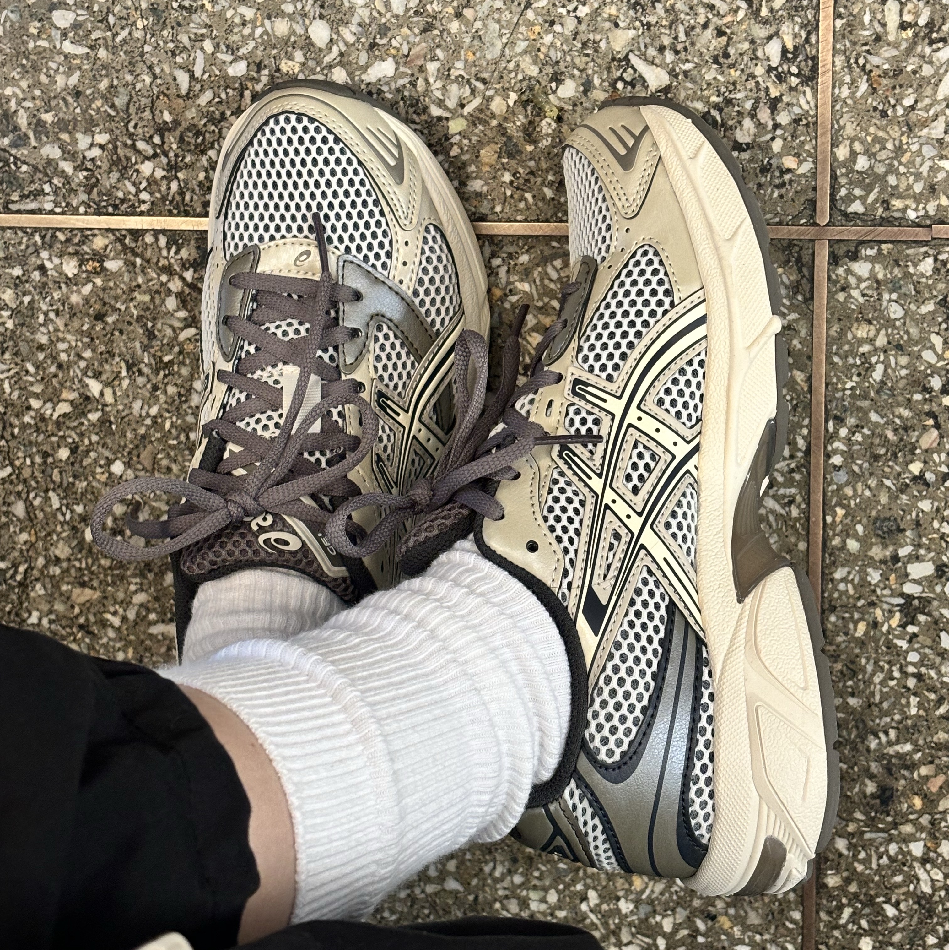 Asics Gel-1130 Birch Dark Taupe - Korea Exclusive 착용 스타일 - 2