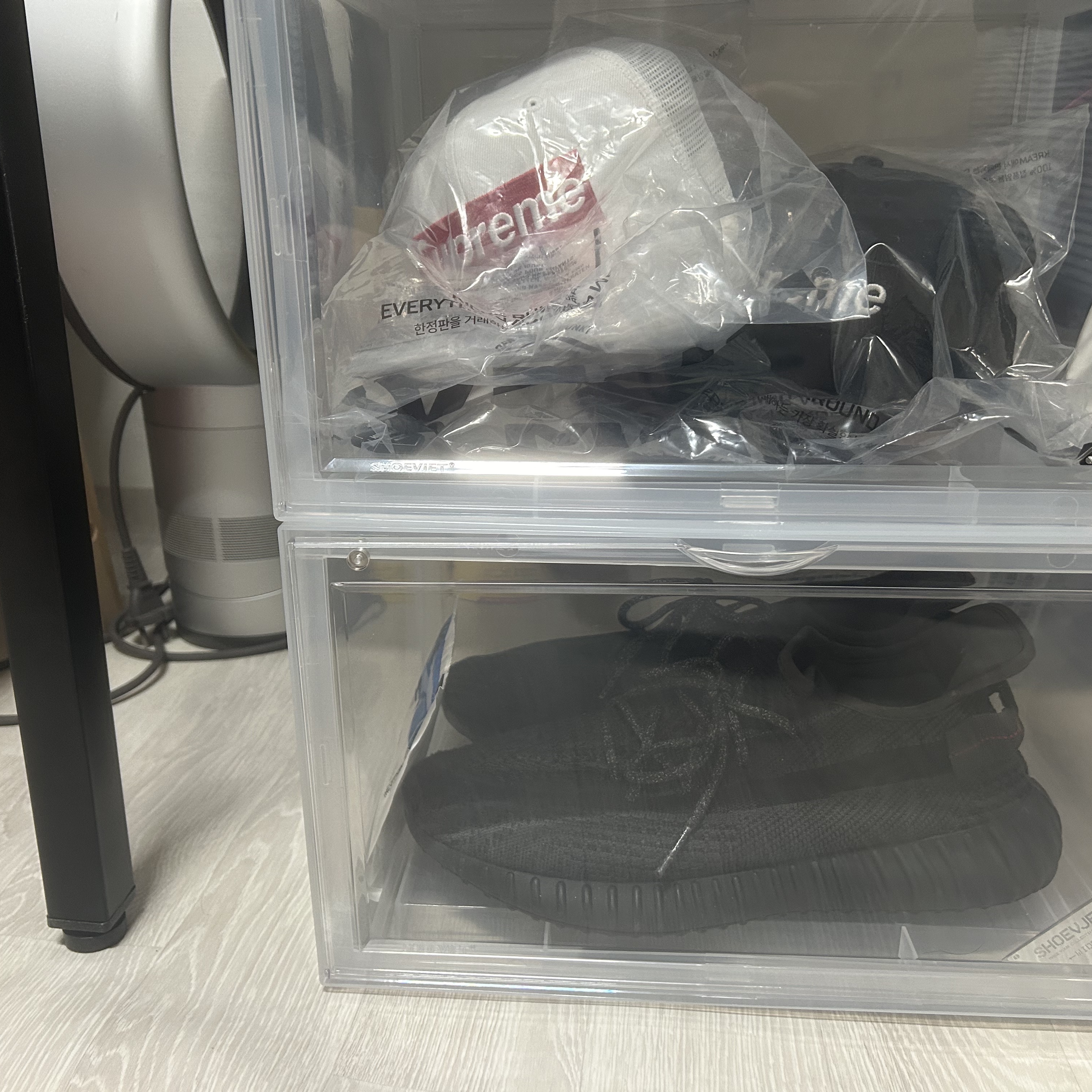 Supreme Box Logo Mesh Back New Era White - 24SS, Supreme Sharpie Box Logo New Era Black - 24SS 착용 스타일 - 1