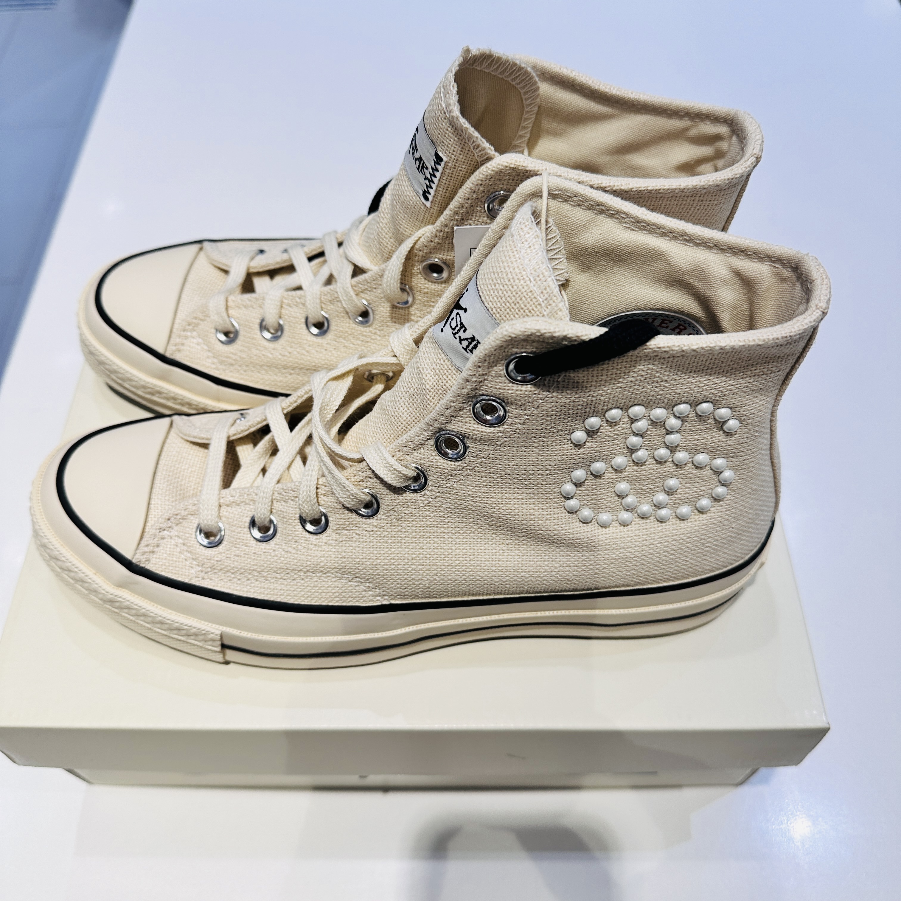 Converse x Stussy Chuck 70 High Natural Ivory 착용 스타일 - 2