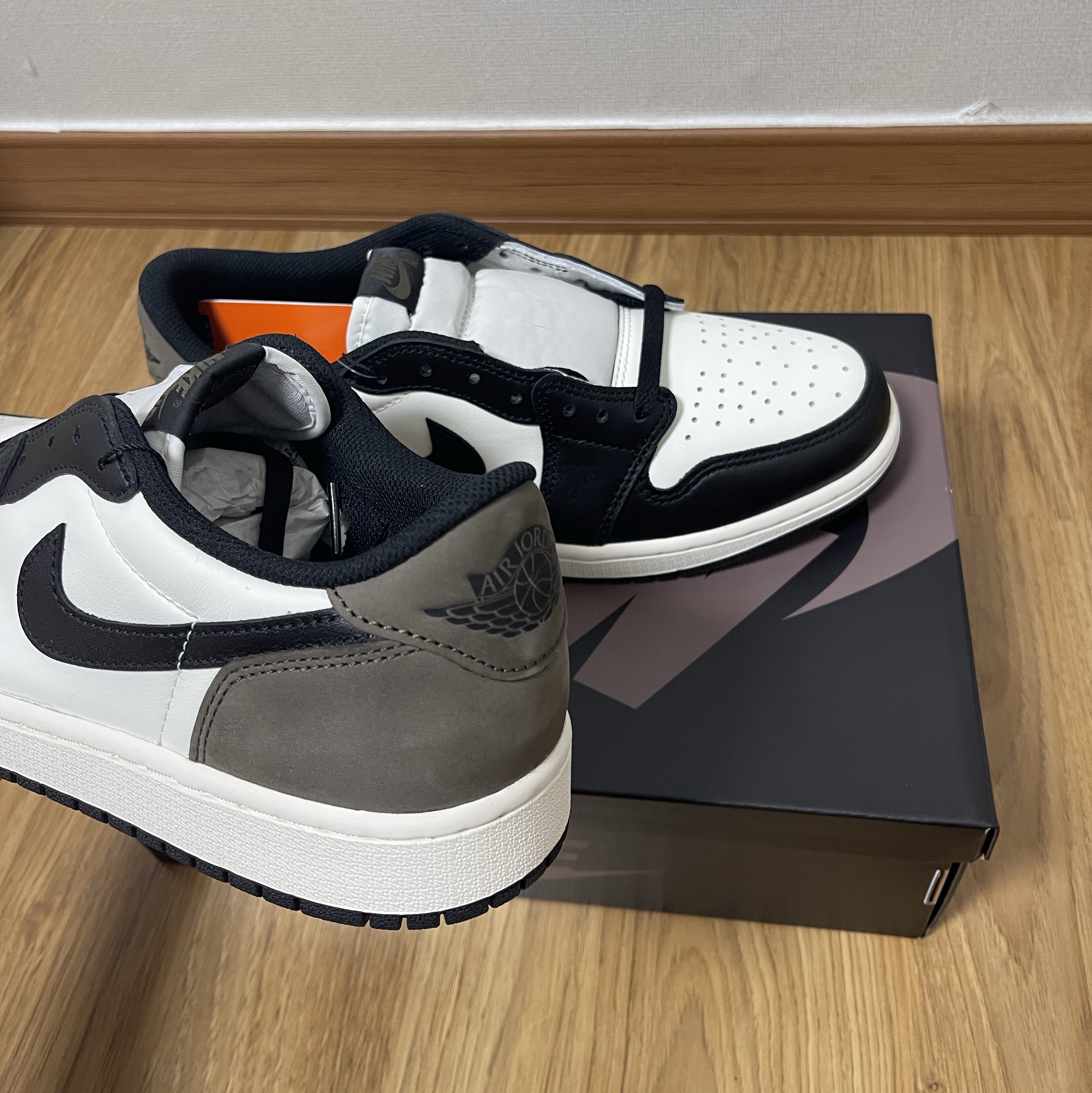 Jordan 1 Retro Low OG Mocha 착용 스타일 - 3