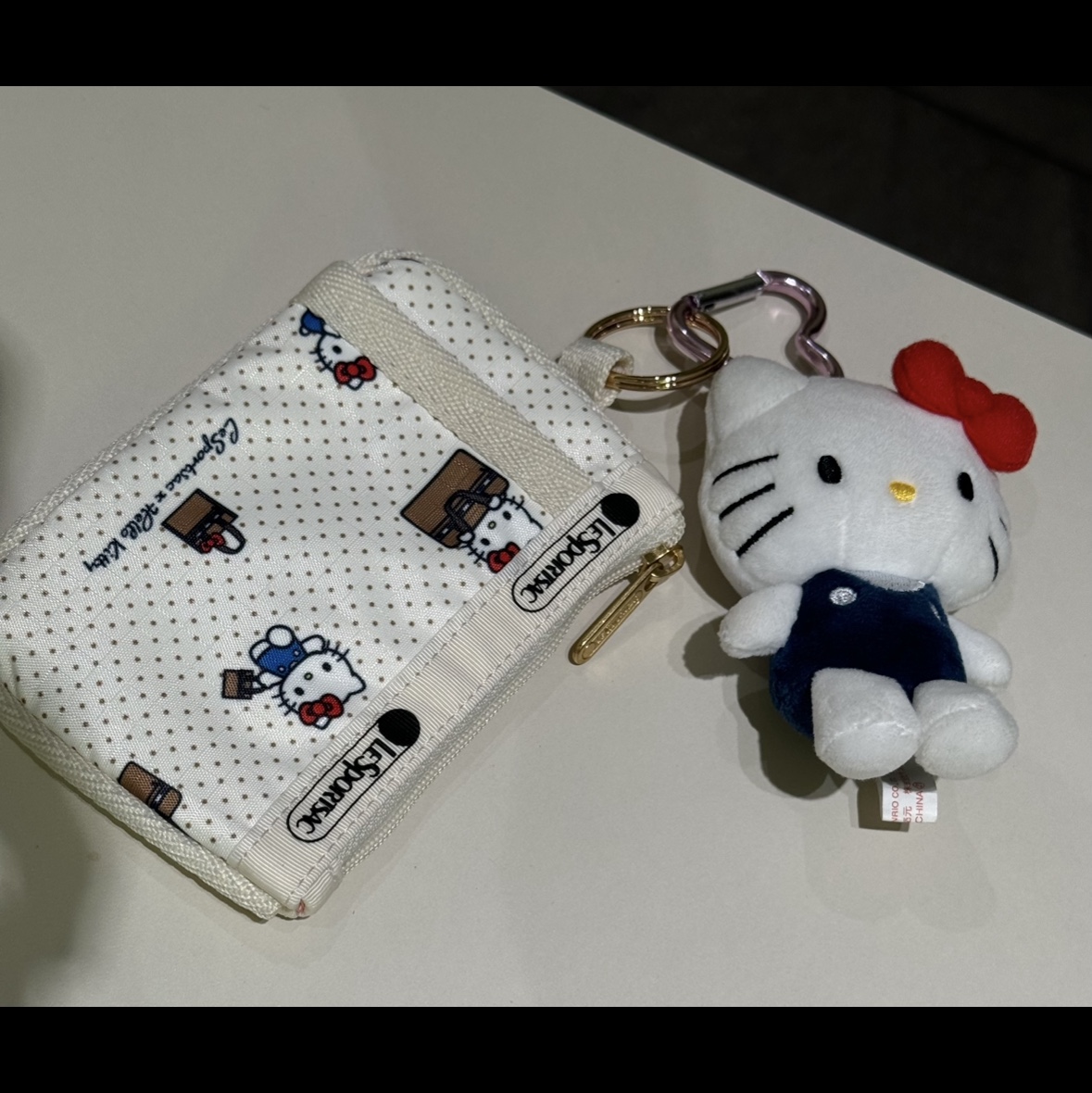 Sanrio Hello Kitty Mini Mascot Holder 착용 스타일