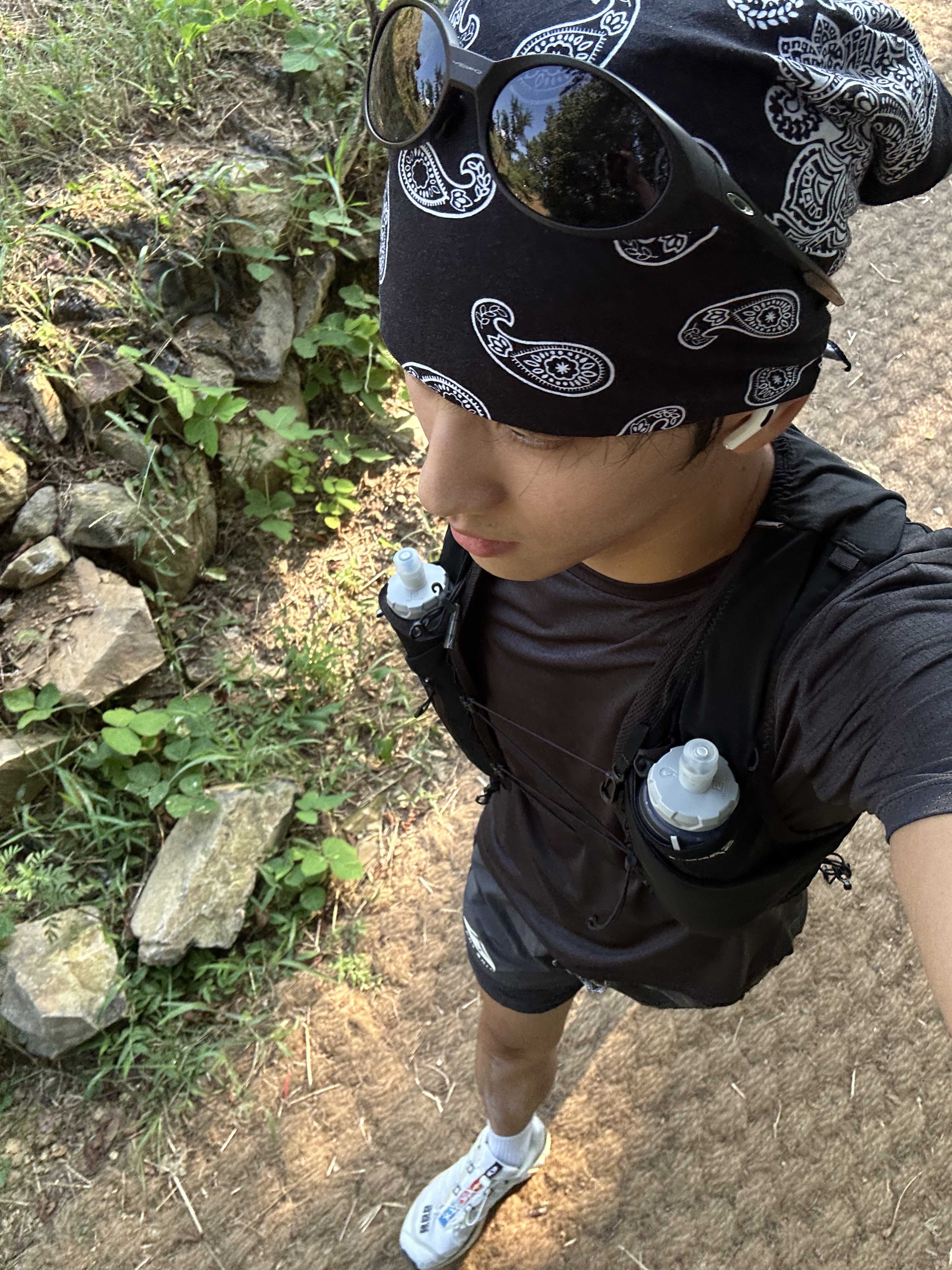Oakley Eye Jacket Redux Matte Black Frame Prizm Grey Lenses High Bridge Fit, Salomon XT-4 White Lunar Rock 착용 스타일