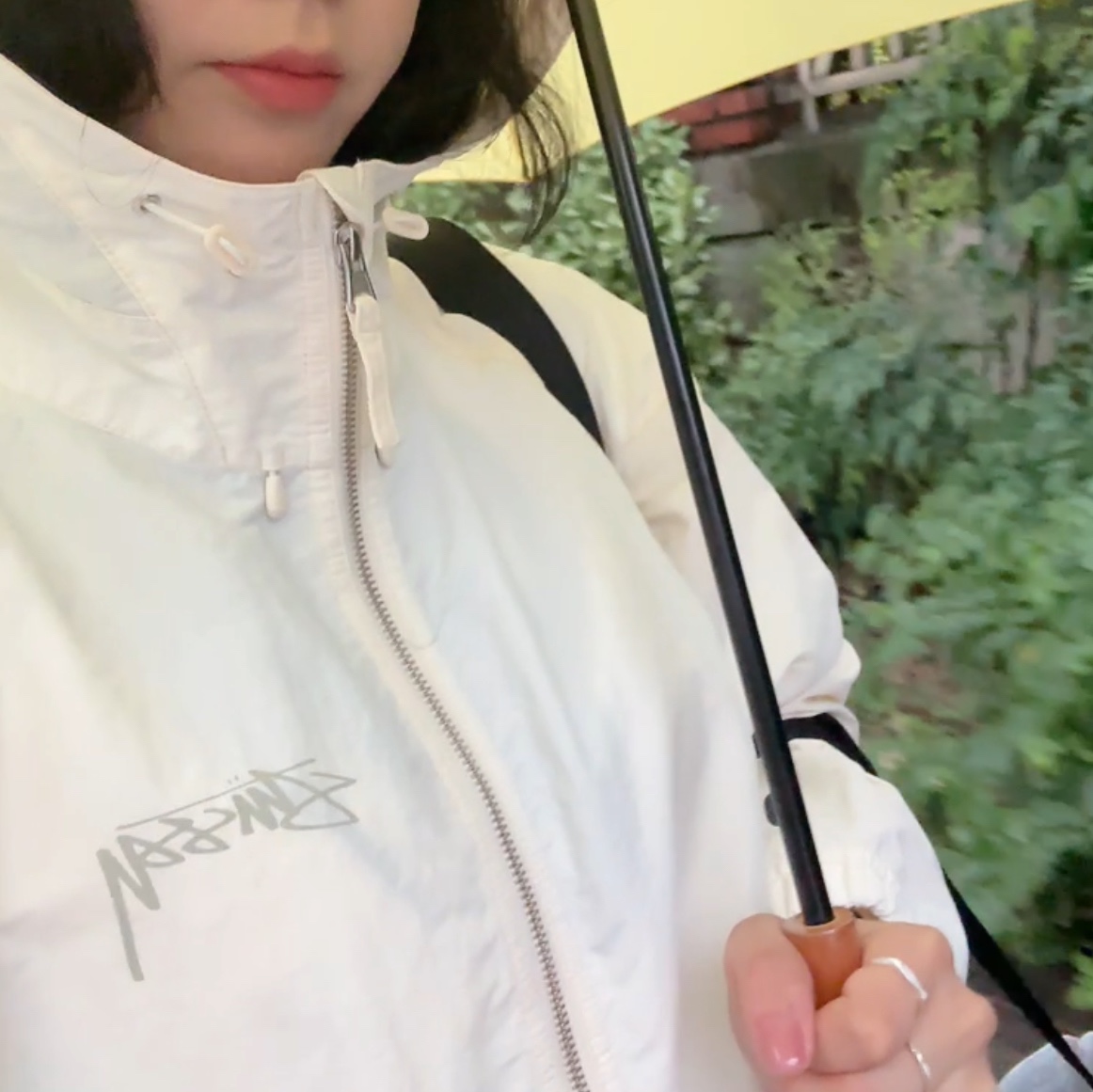 Stussy Wave Dye Beach Shell Jacket Bone 착용 스타일