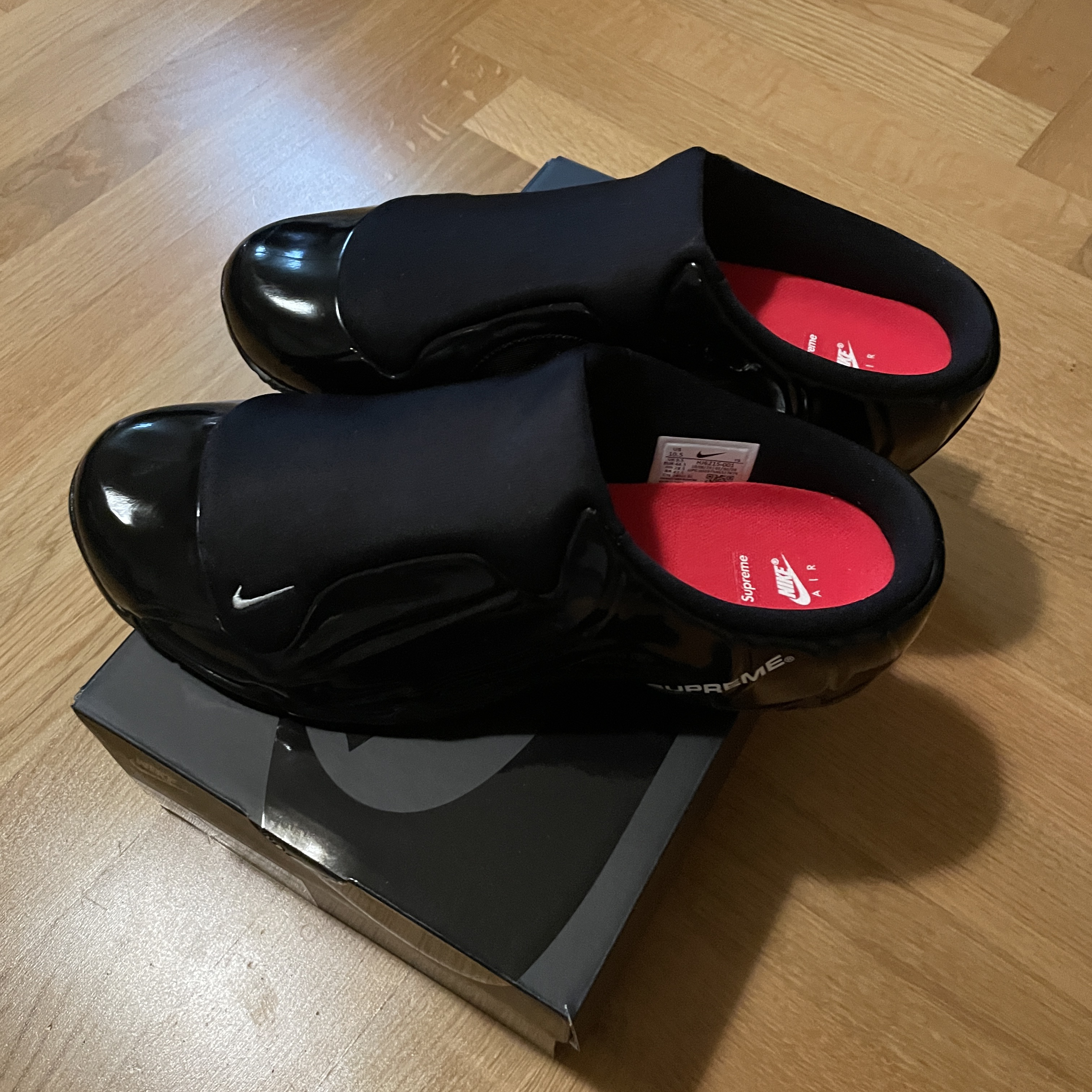 Nike x Supreme Clogposite Black - 24FW 착용 스타일 - 1