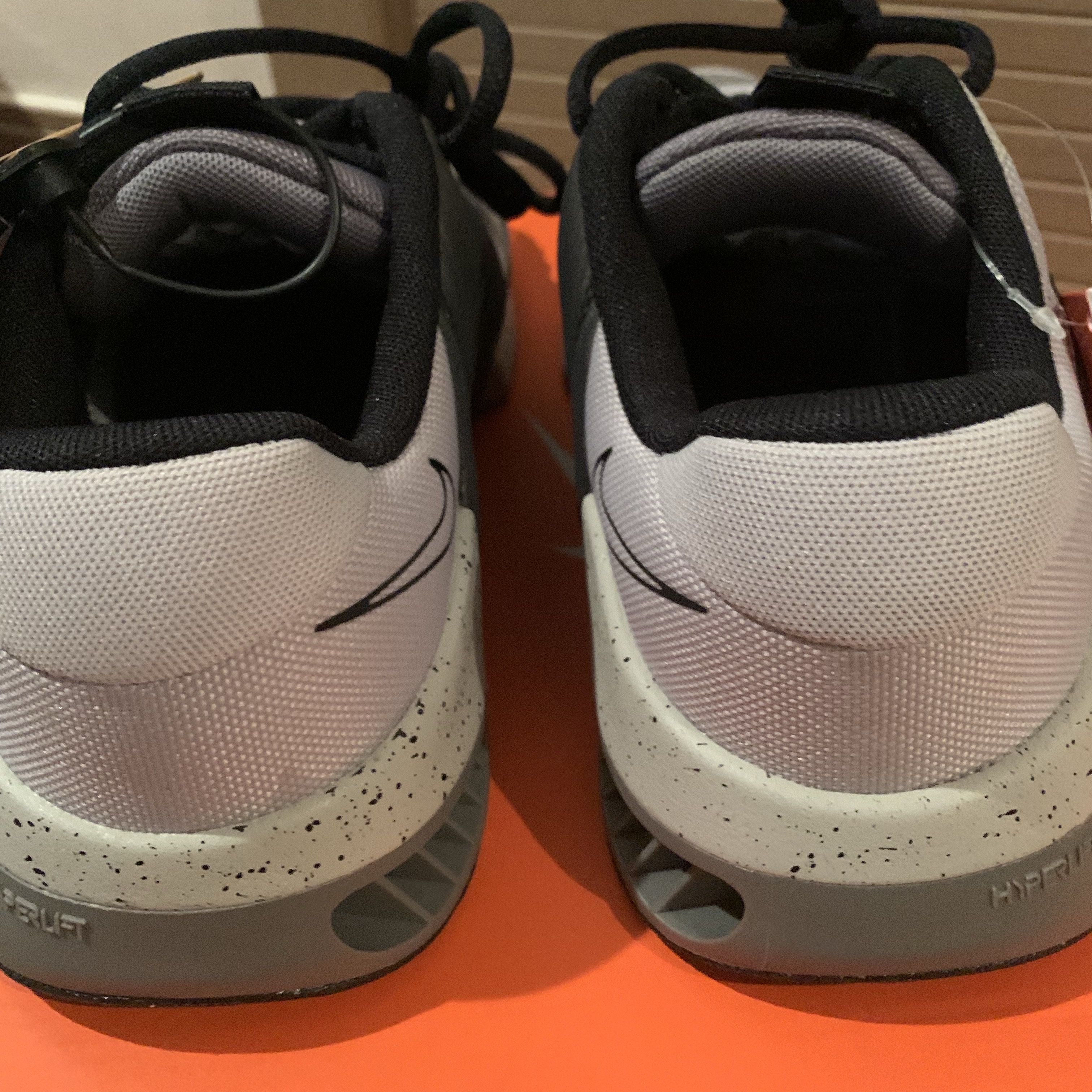 Nike Metcon 9 Light Iron Ore 착용 스타일 - 4