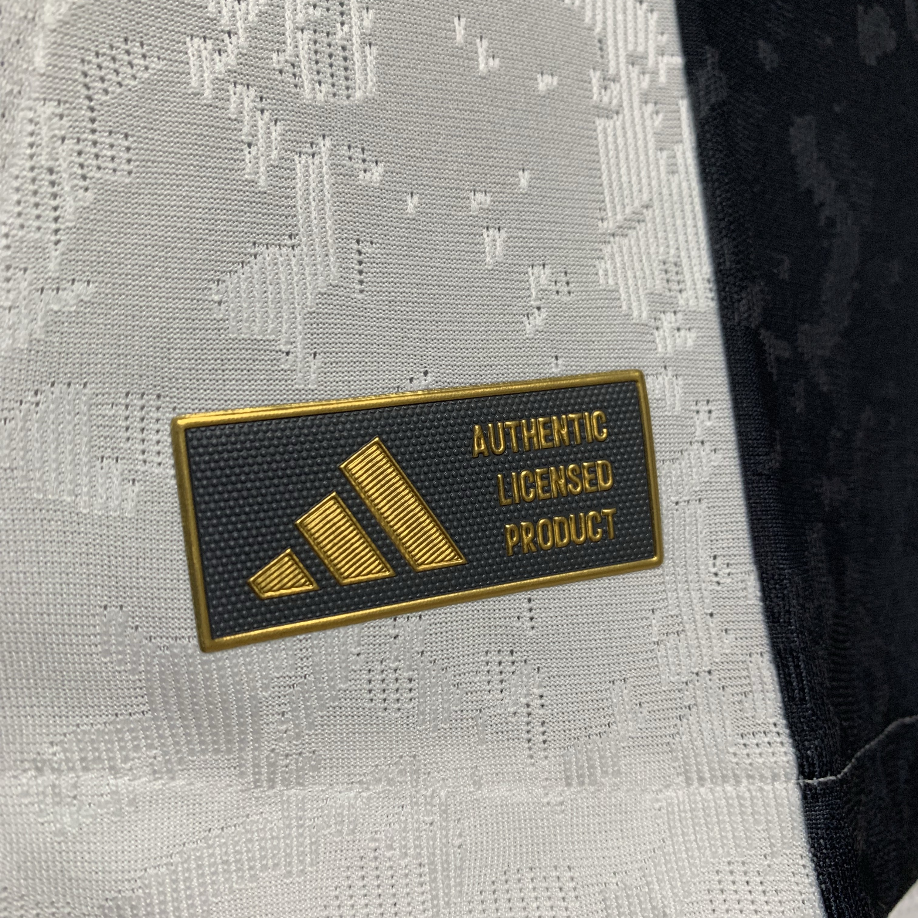 Adidas Juventus 2024/25 Home Authentic Jersey White Black - KR Sizing (Non Marking Ver.) 착용 스타일 - 5