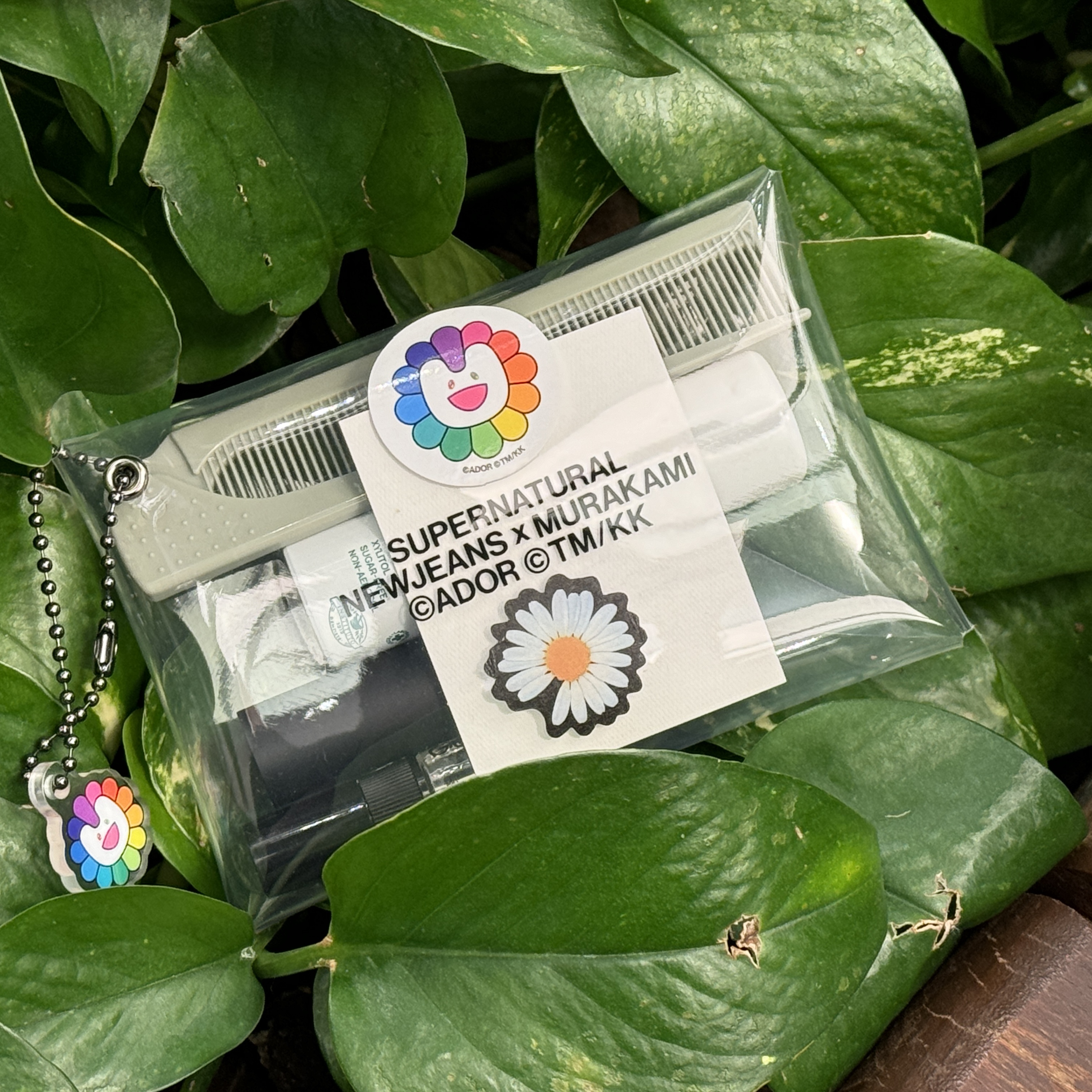 NewJeans x Murakami PVC Sticker Pack, Peaceminusone Daisy Sticker Tape #1 (Set of 3) 착용 스타일 - 1