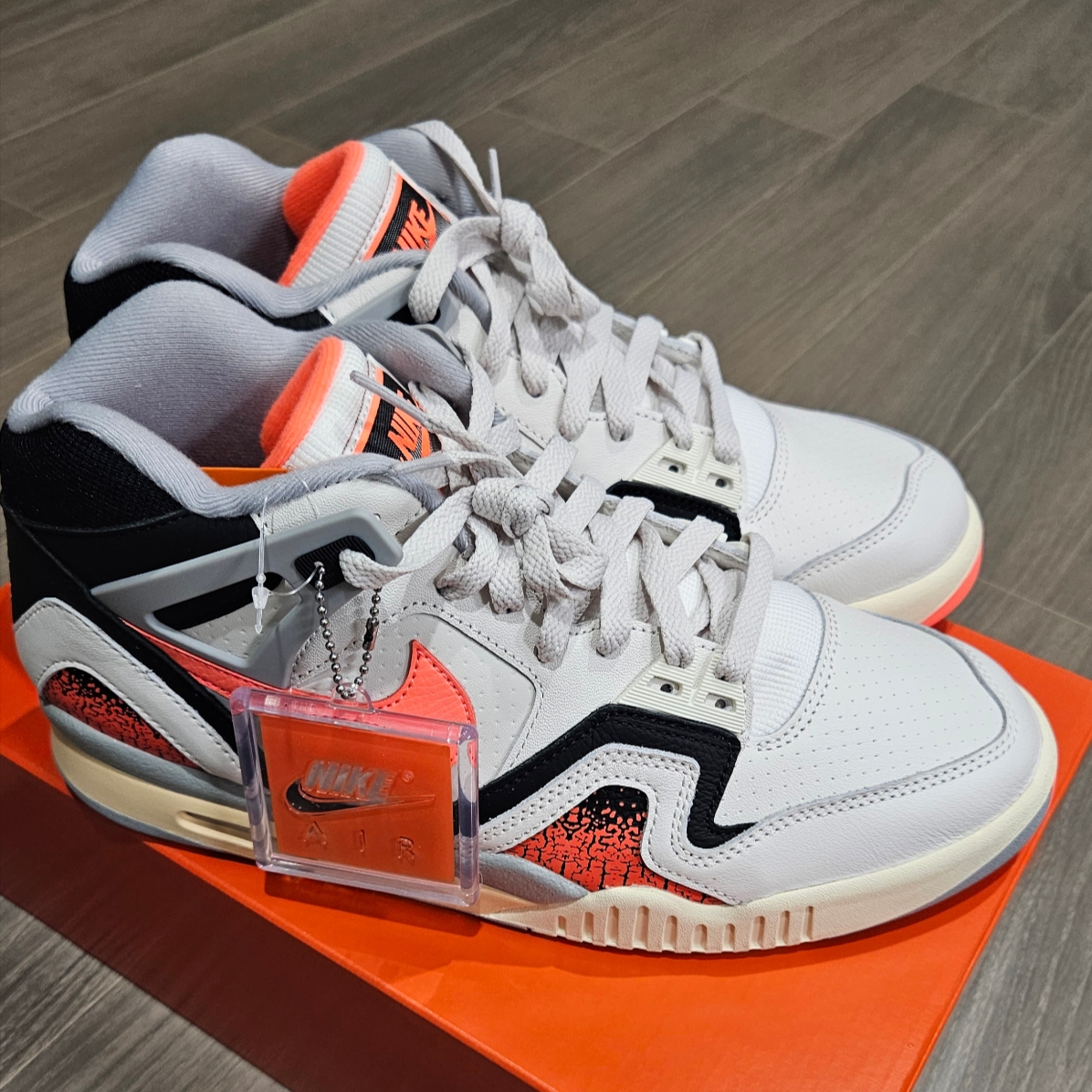 Nike Air Tech Challenge II Hot Lava 2024 착용 스타일 - 3
