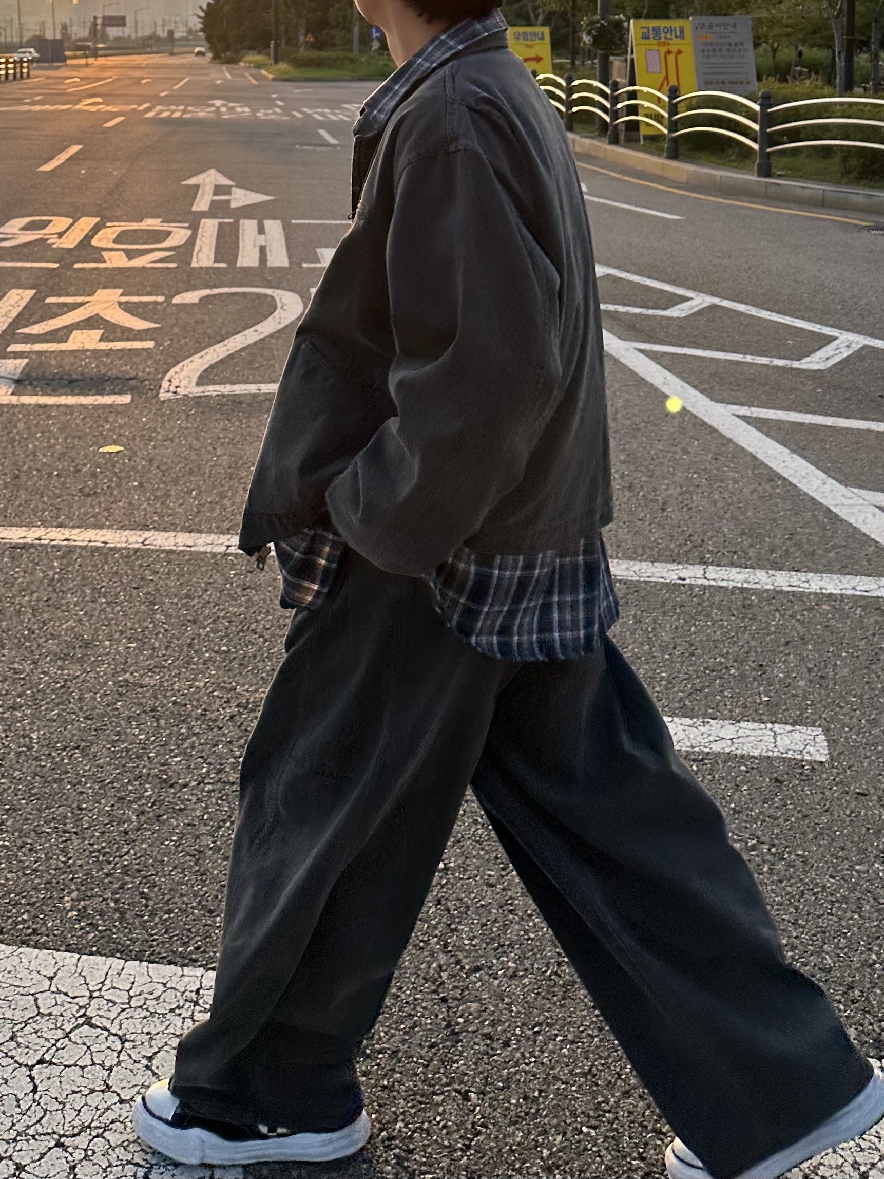 Maison Mihara Yasuhiro Peterson23 OG Sole Canvas Low-top Sneakers Black, Maison Mihara Yasuhiro Peterson OG Sole Canvas Low Sneakers Black 착용 스타일 - 4