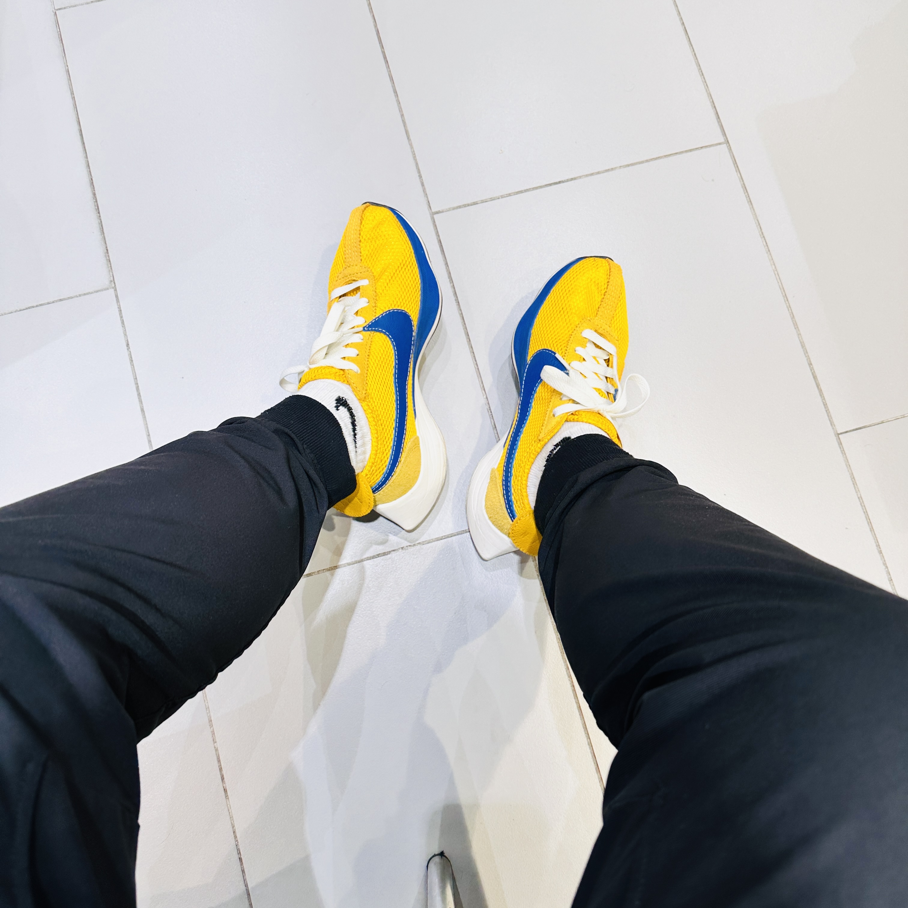 Nike Moon Racer Yellow Ochre Gym Blue 착용 스타일 - 1