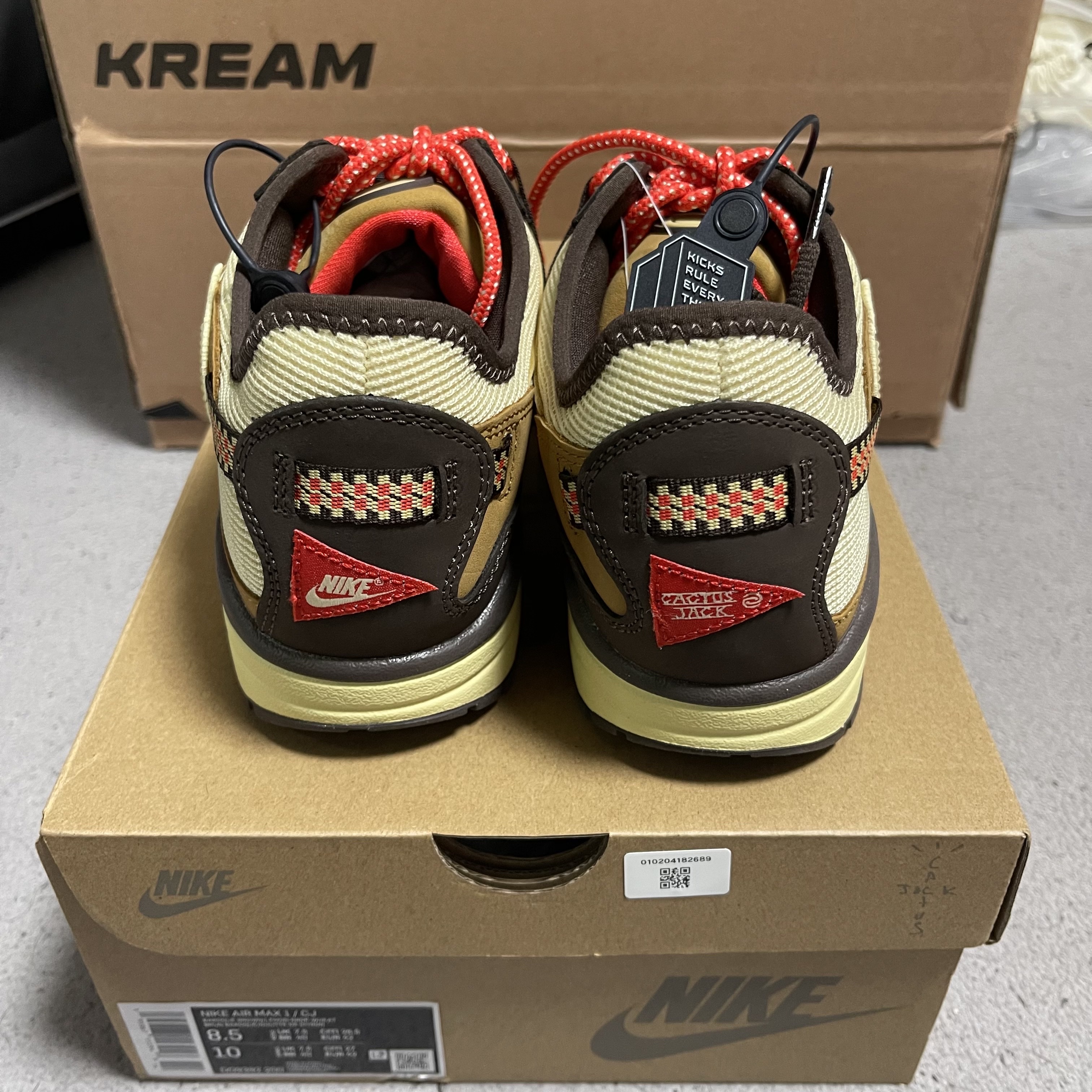 Nike x Travis Scott Air Max 1 Cact.us Brown 착용 스타일 - 3