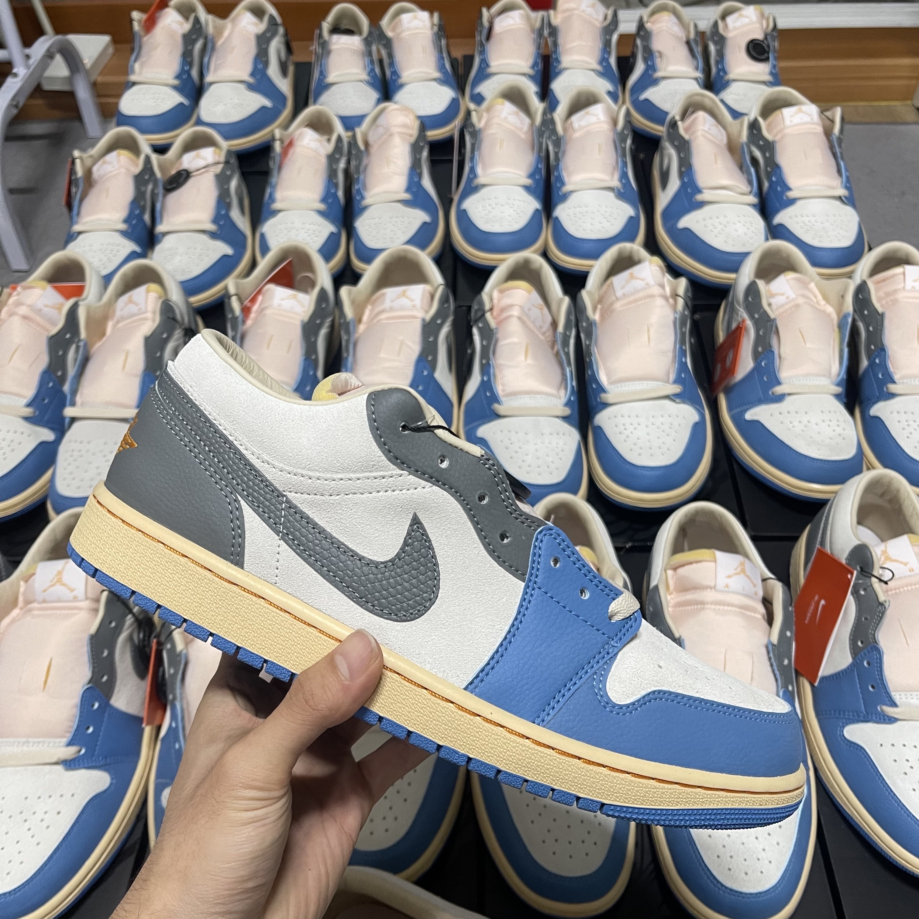 Jordan 1 Low SE Tokyo 96 착용 스타일