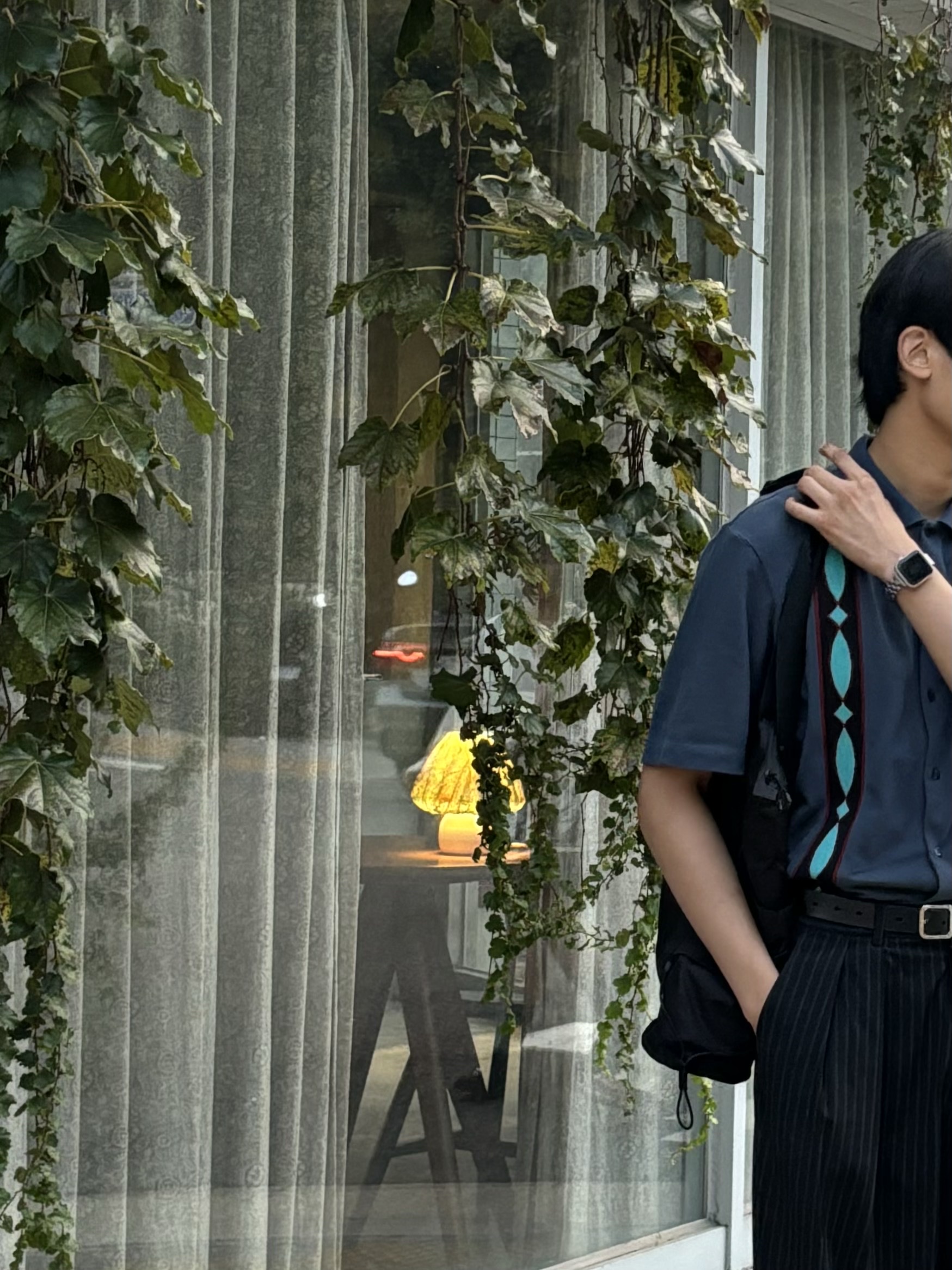 The North Face Borealis Tote Bag Black 착용 스타일 - 3