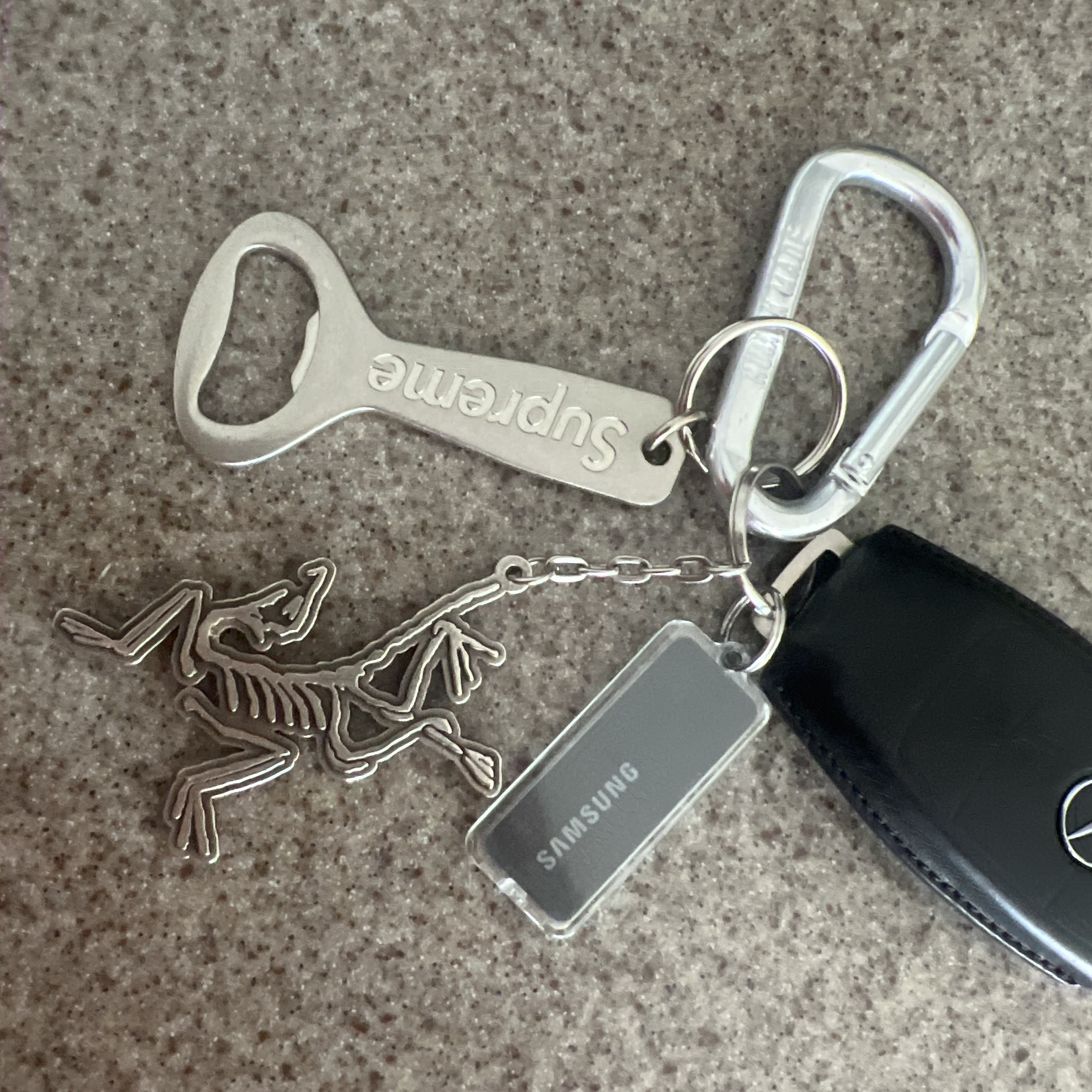 Supreme Bottle Opener Keychain Silver - 24FW, Arc'teryx Keyring Metal 착용 스타일