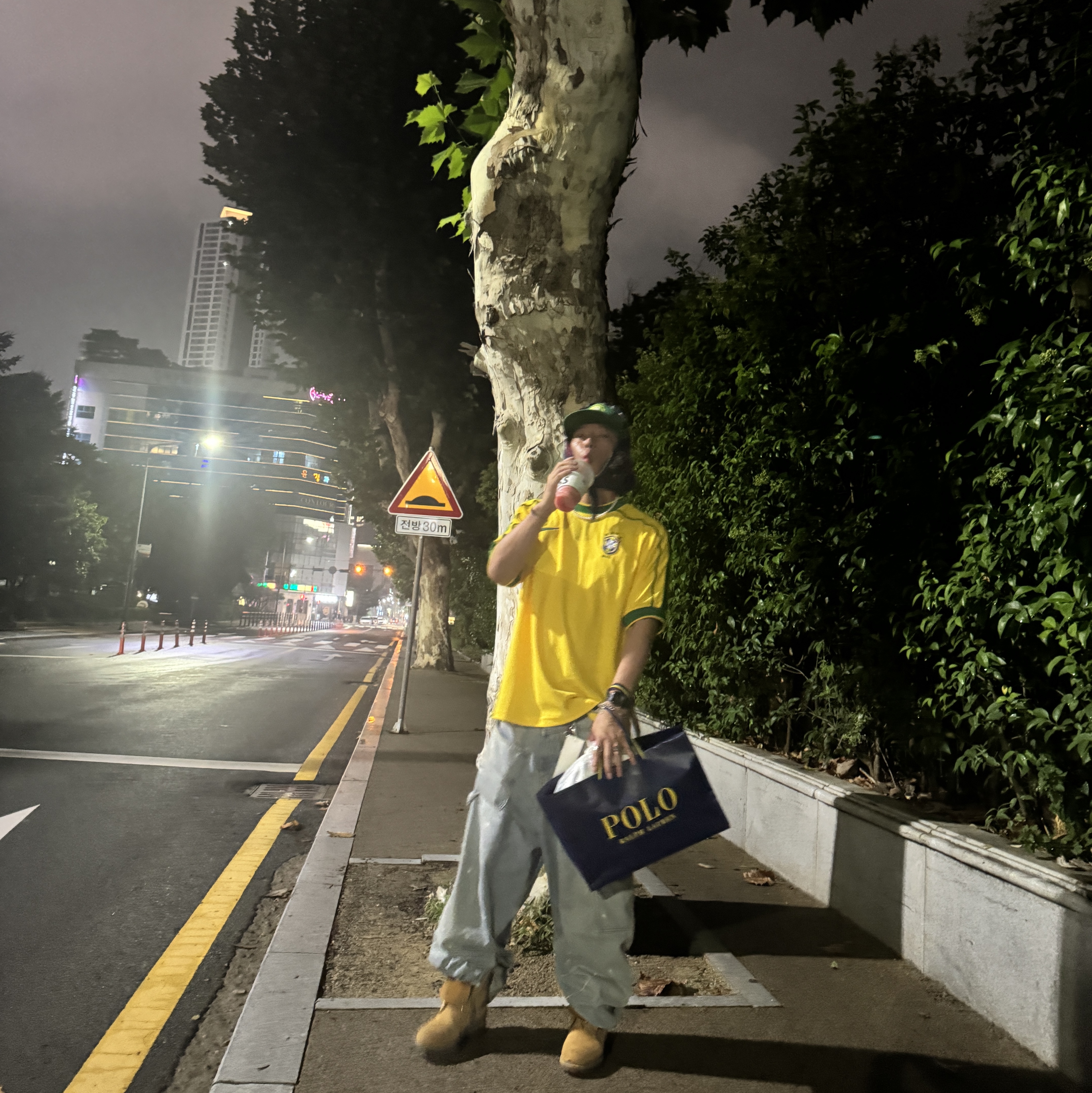Nike Brazil 1998 Reissue Soccer Replica Jersey Varsity Maize (Non Marking Ver.) 착용 스타일 - 1