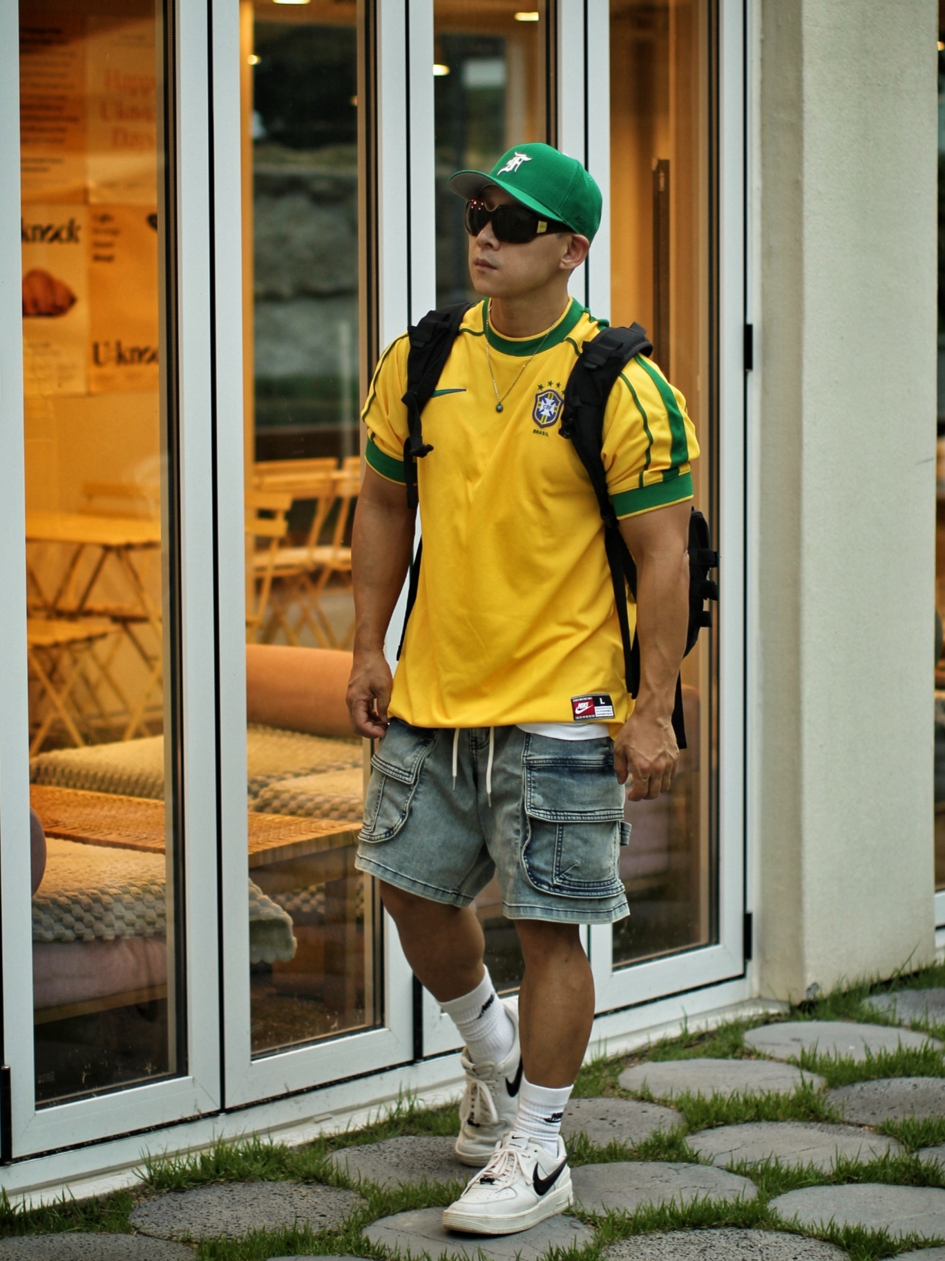 Nike Brazil 1998 Reissue Soccer Replica Jersey Varsity Maize (Non Marking Ver.), Essentials x New Era Sized Cap Kelly Green 착용 스타일 - 2