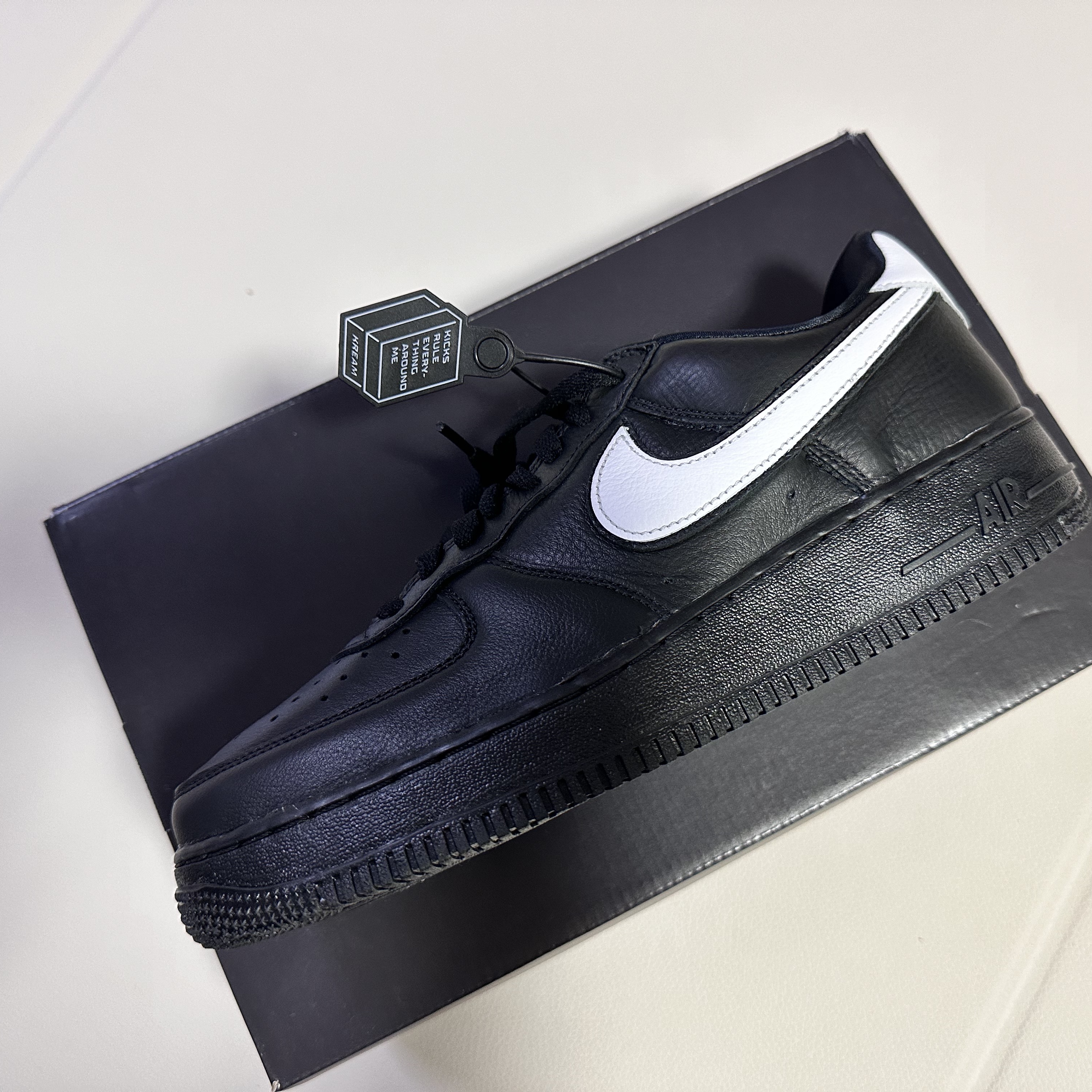 Nike Air Force 1 Low QS Black White 착용 스타일
