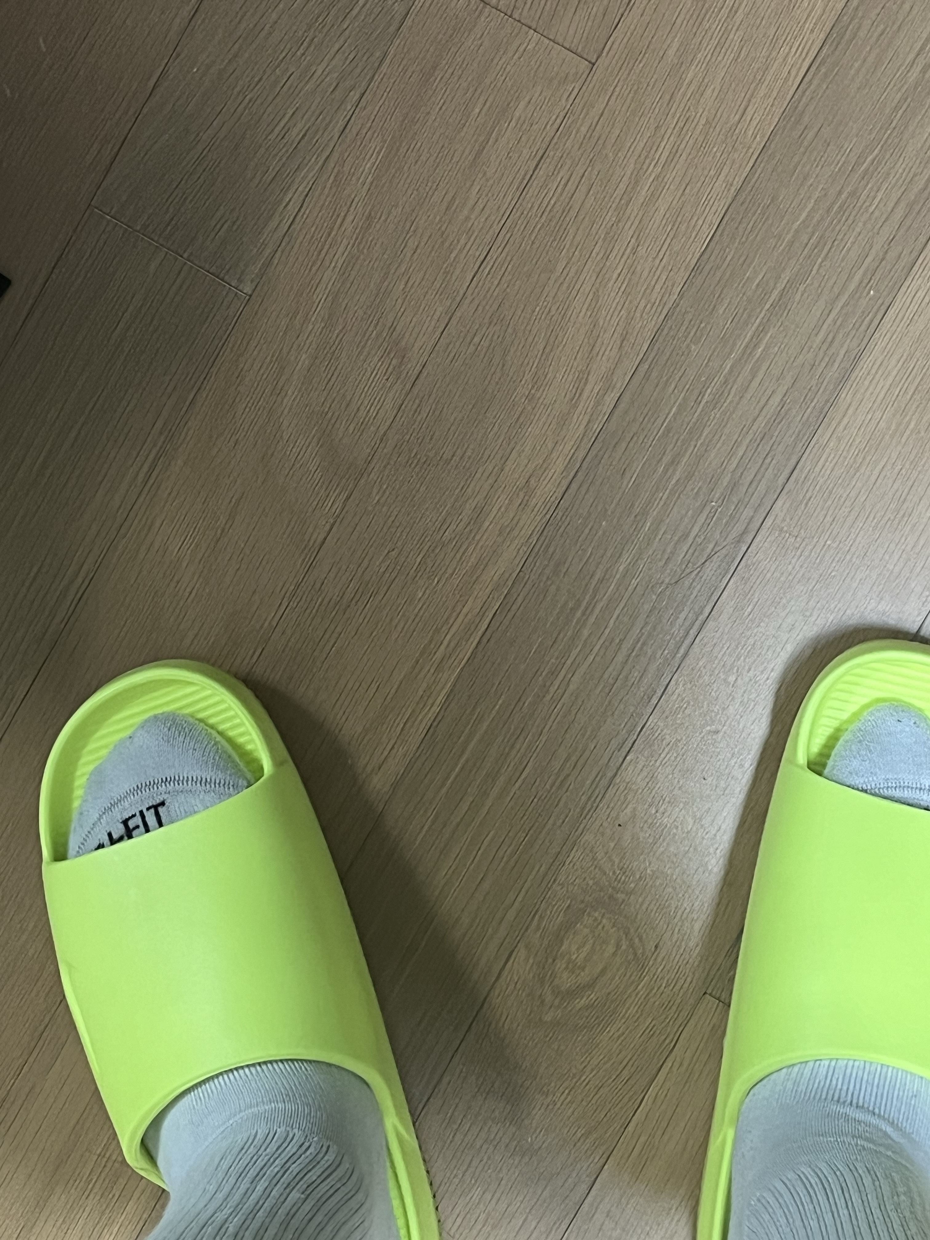 Nike Calm Slide Volt 착용 스타일 - 1