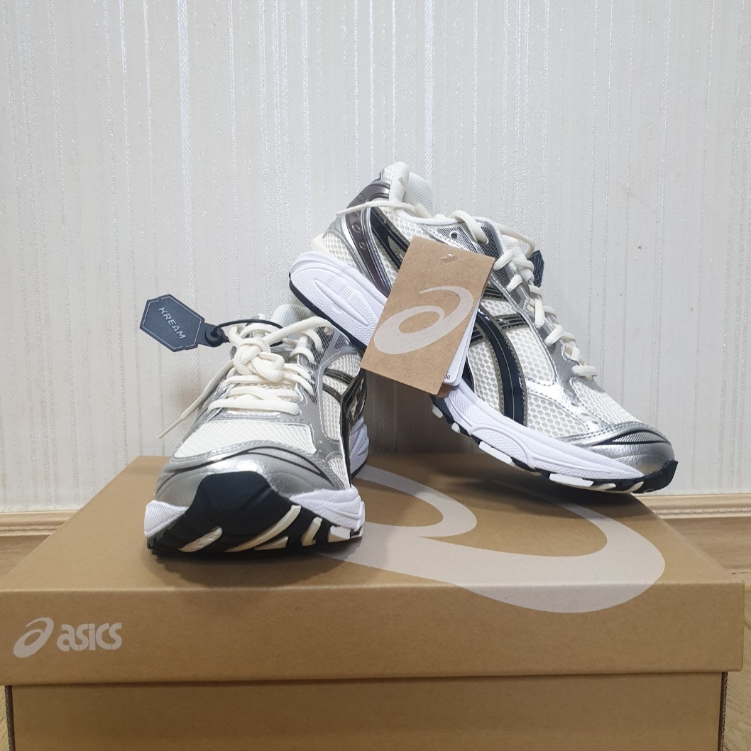Asics Gel-Kayano 14 Cream Black 착용 스타일