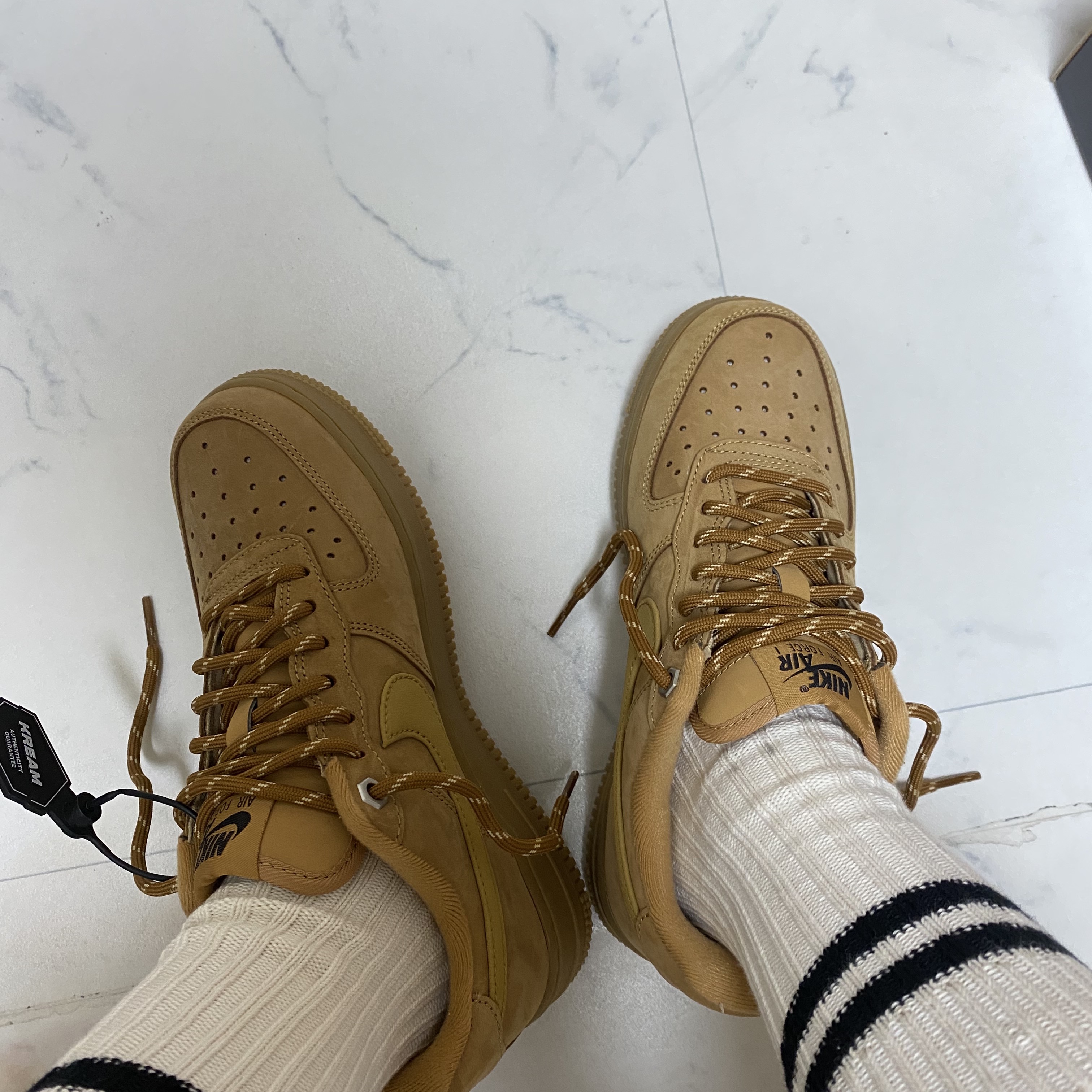 (W) Nike Air Force 1 '07 WB Flax Wheat 착용 스타일