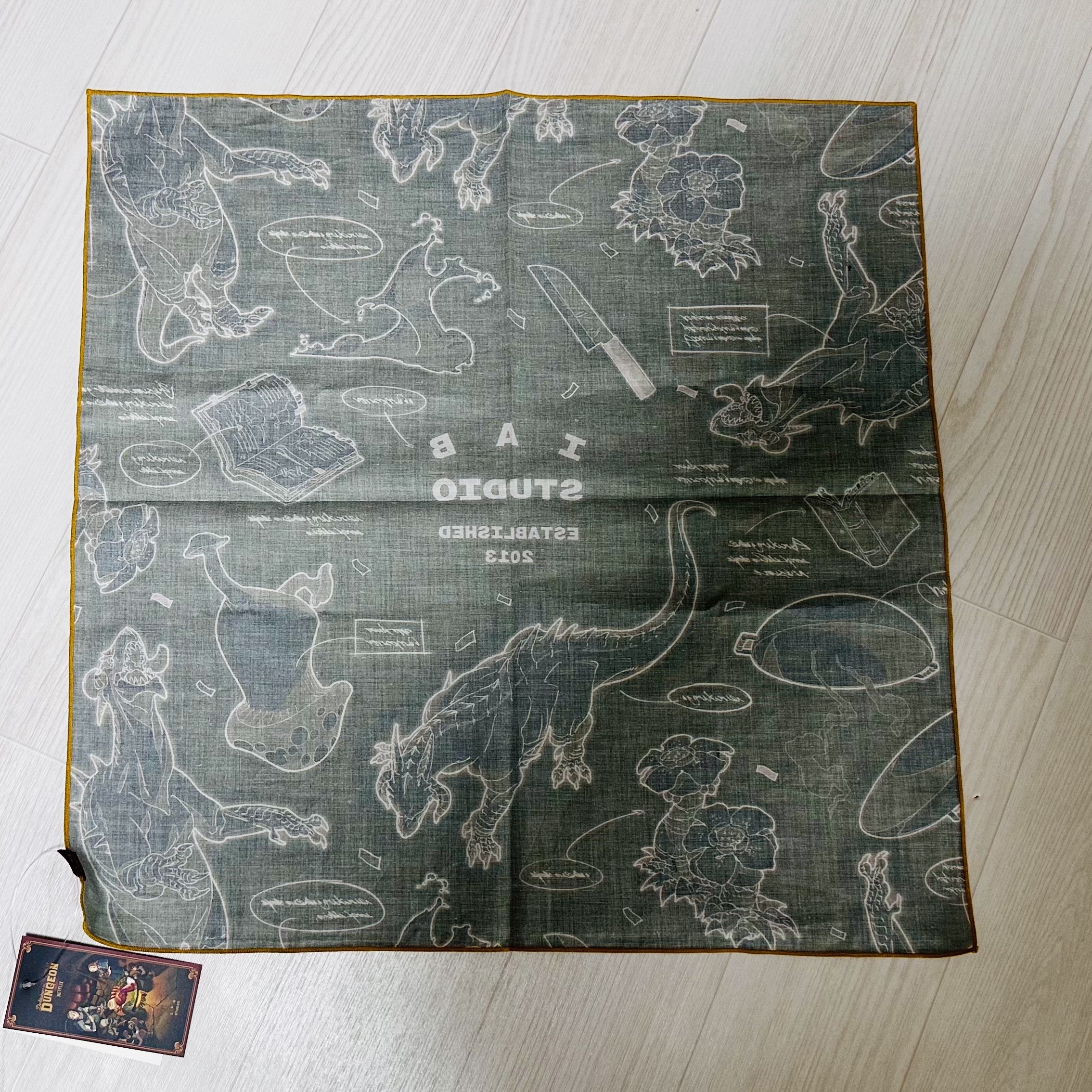 IAB Studio x Delicious in Dungeon Bandana Green 착용 스타일 - 2