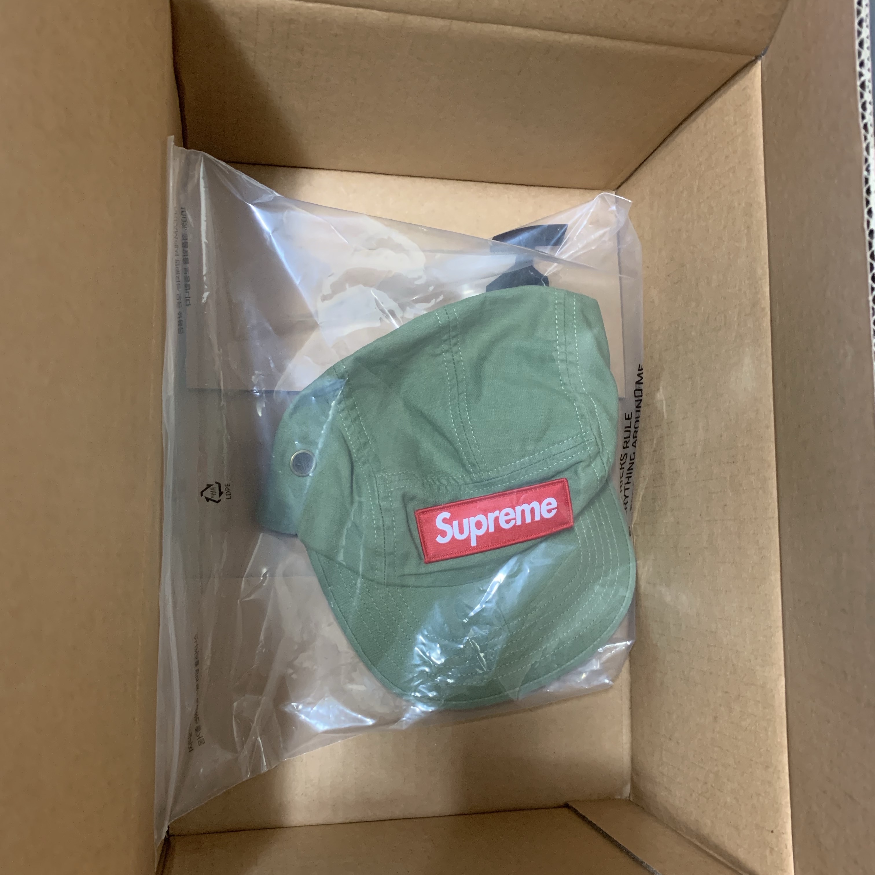 Supreme Military Camp Cap Olive - 24FW 착용 스타일 - 2