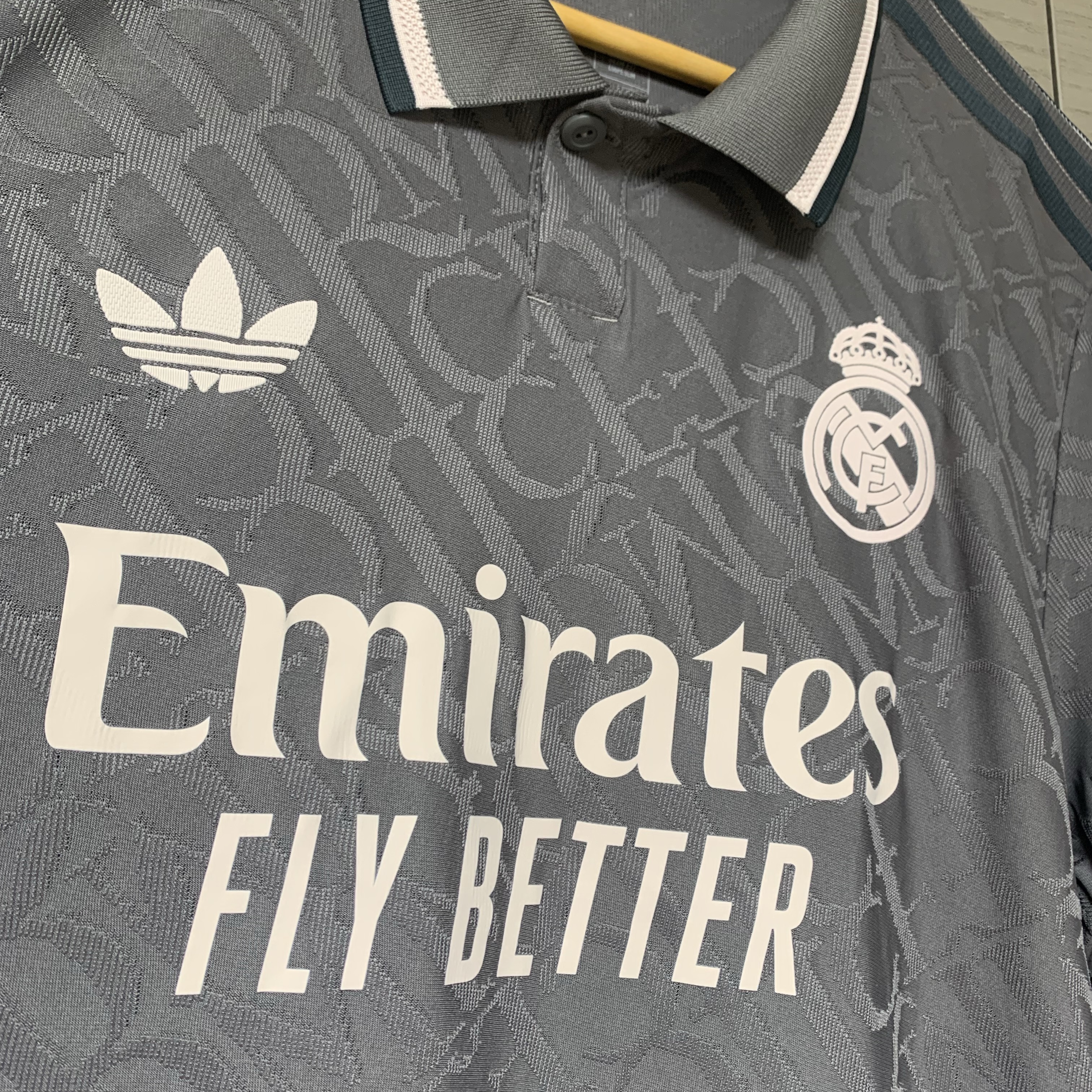 Adidas Real Madrid 2024/25 3rd Authentic Jersey Charcoal - US Sizing (Non Marking Ver.) 착용 스타일 - 6