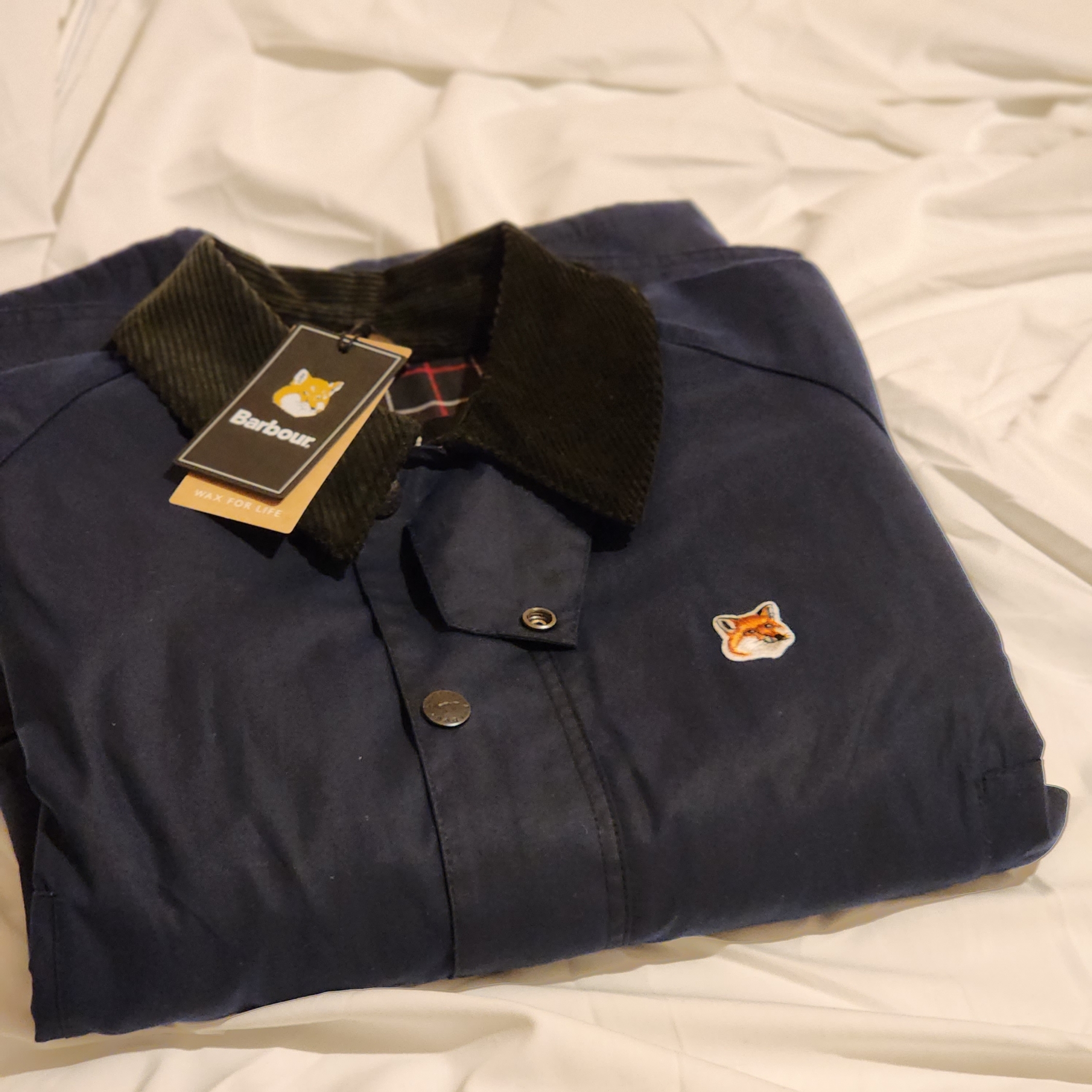 Barbour x Maison Kitsune Beaufort Waxed Jacket Indigo 착용 스타일