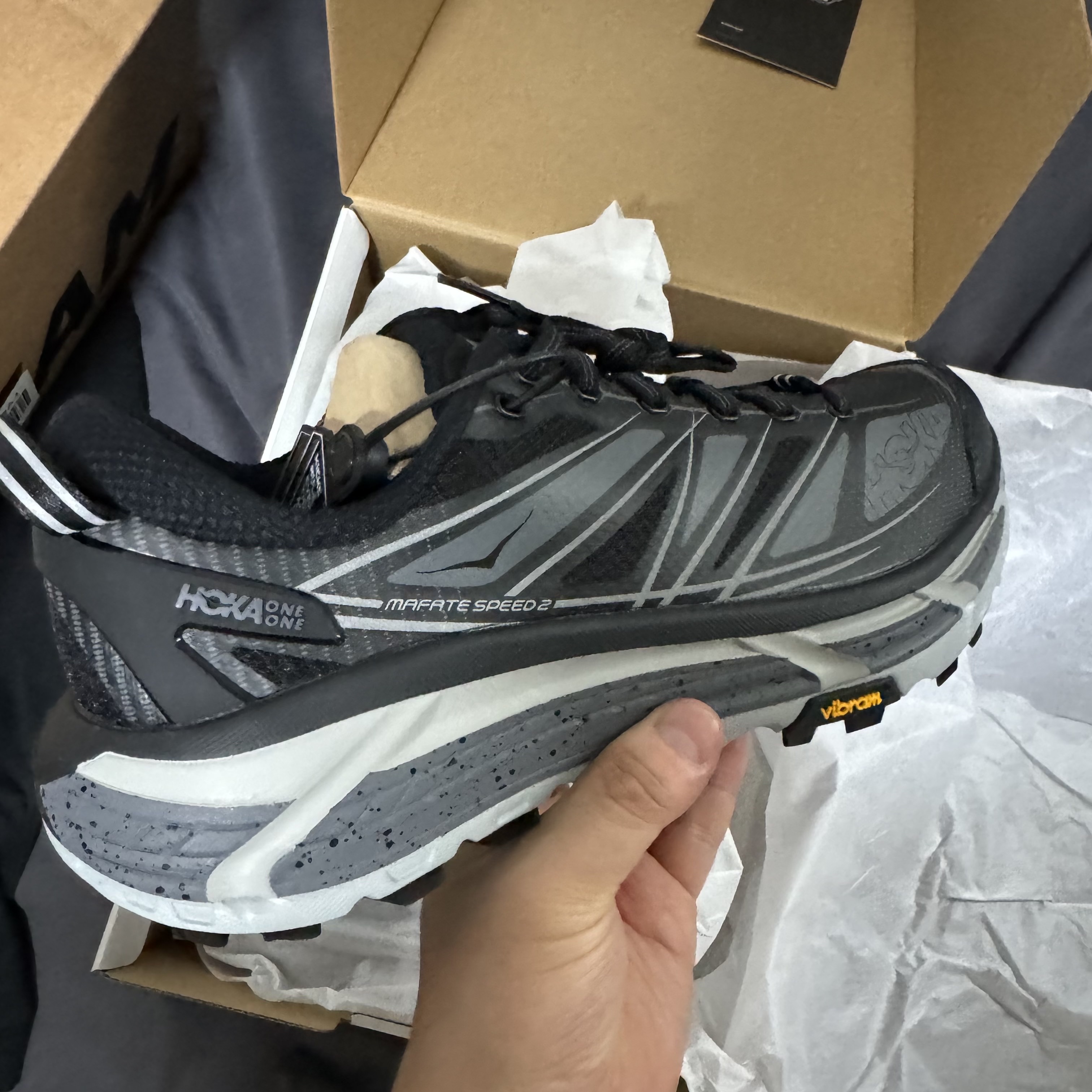 Hoka Mafate Speed 2 Black Castlerock 착용 스타일 - 3