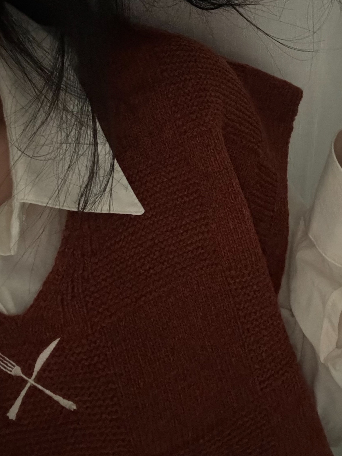 IAB Studio x Delicious in Dungeon Chilchuck Knit Vest Brown 착용 스타일