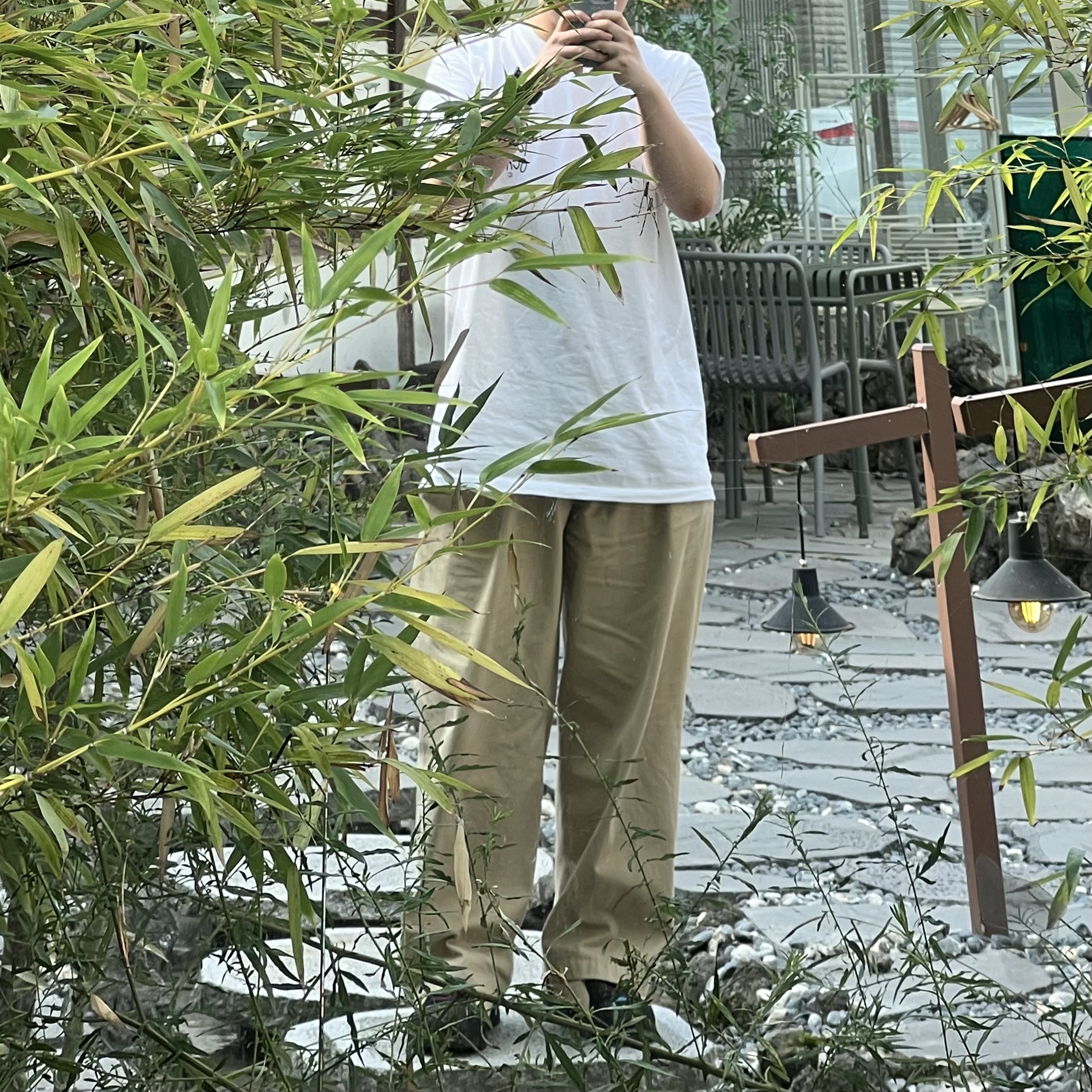 Keen Jasper Rocks SP Sneakers Beige, Stussy Tough Gear T-Shirt White 착용 스타일