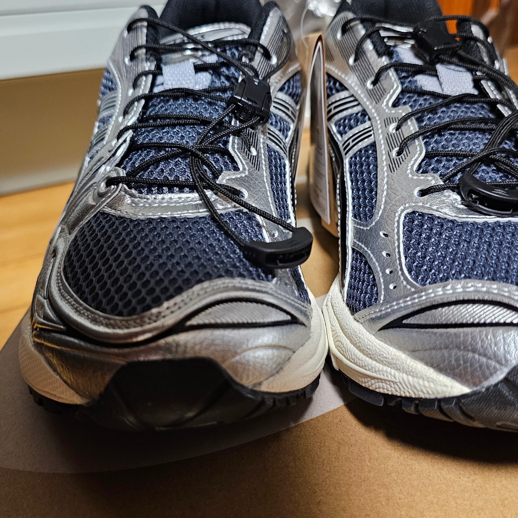 Asics Unlimited Gel-Kayano 14 Carrier Grey Black 착용 스타일