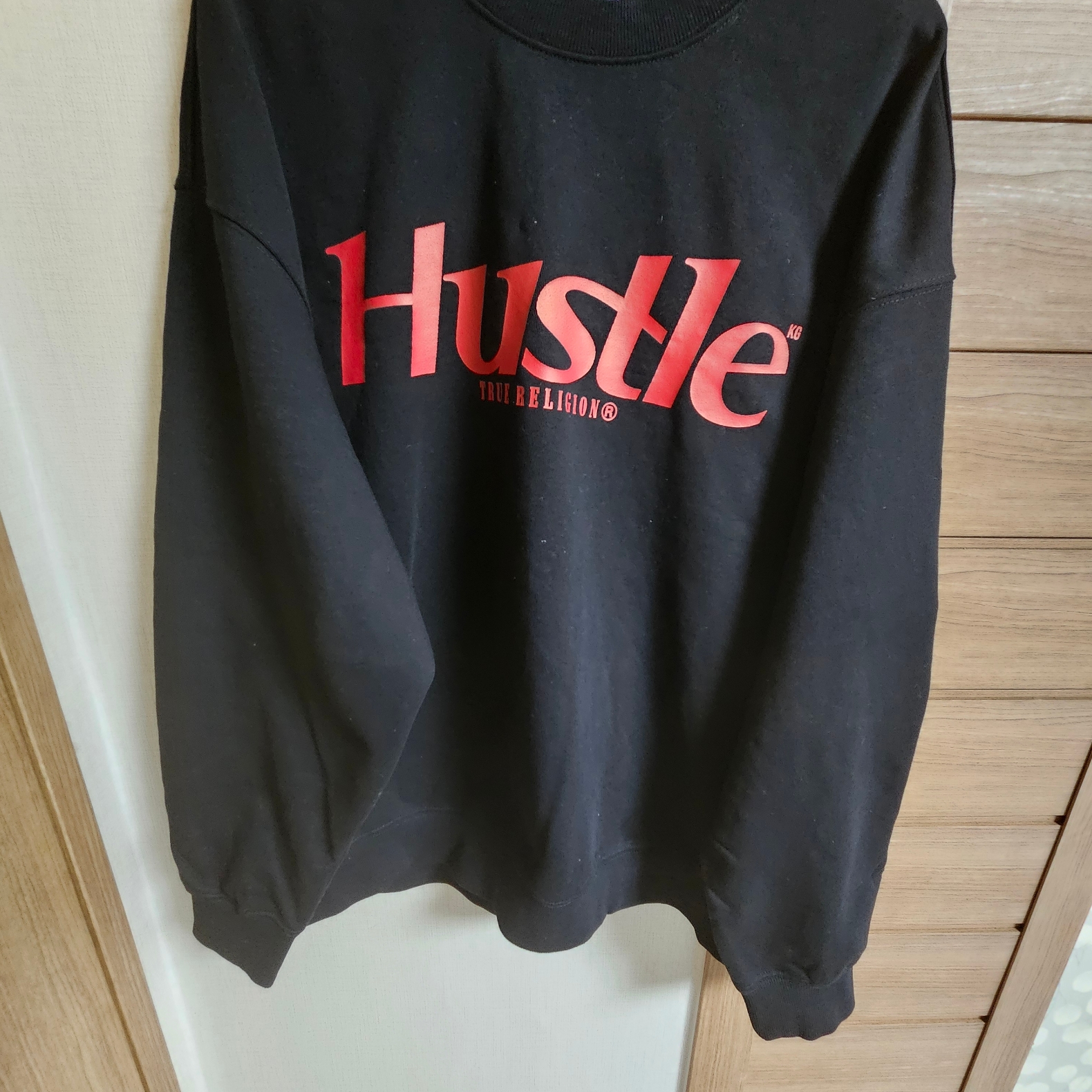 (W) Nike x Sky Brown SB Zoom Pogo Plus White and Sail, True Religion Hustle Hoodie Black 착용 스타일 - 3