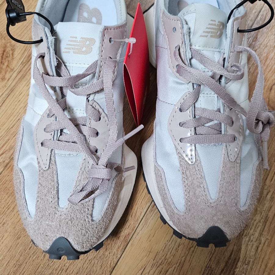 (W) New Balance 327 Grey Beige 착용 스타일