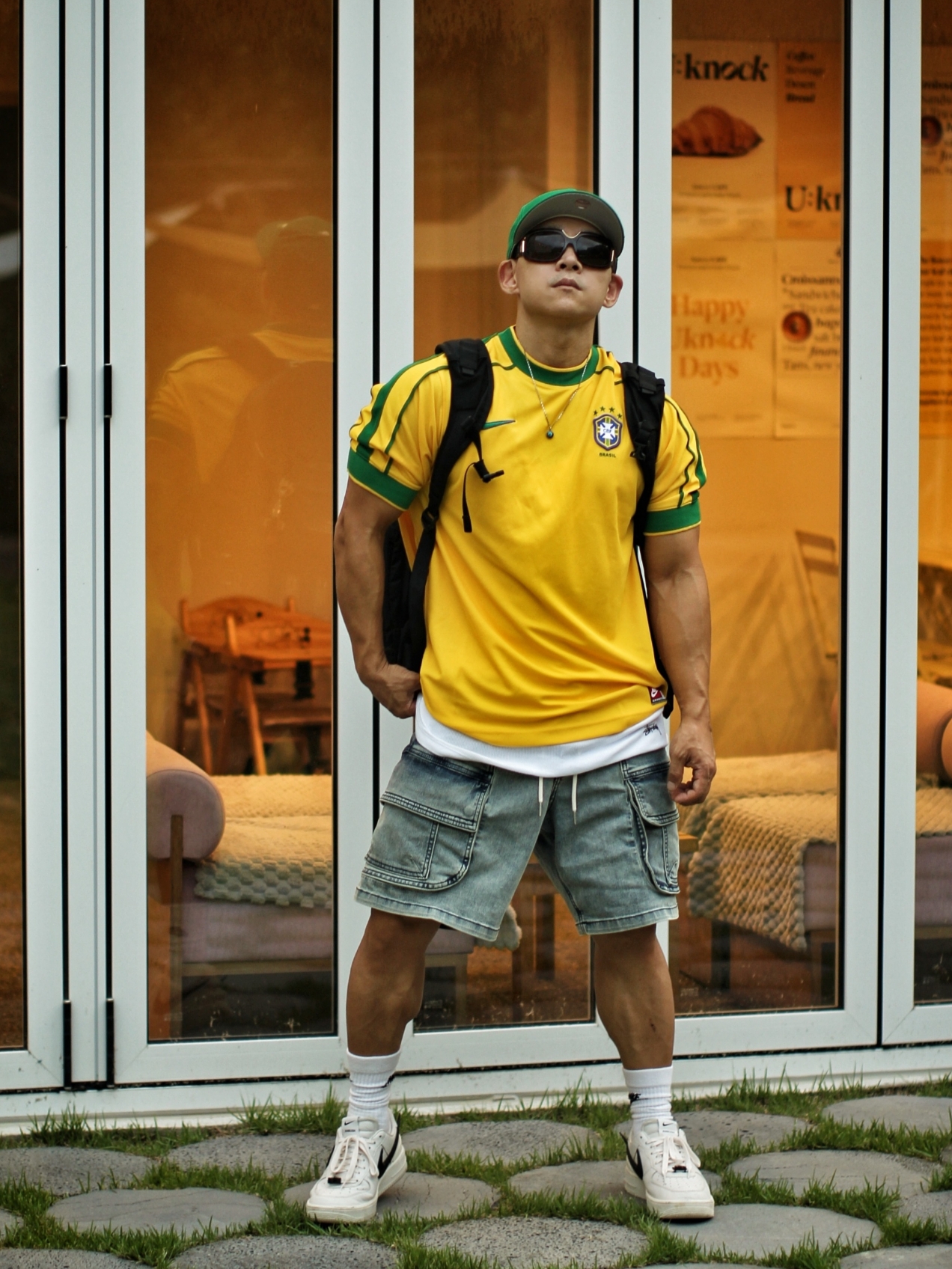 Nike Brazil 1998 Reissue Soccer Replica Jersey Varsity Maize (Non Marking Ver.), Essentials x New Era Sized Cap Kelly Green 착용 스타일 - 6