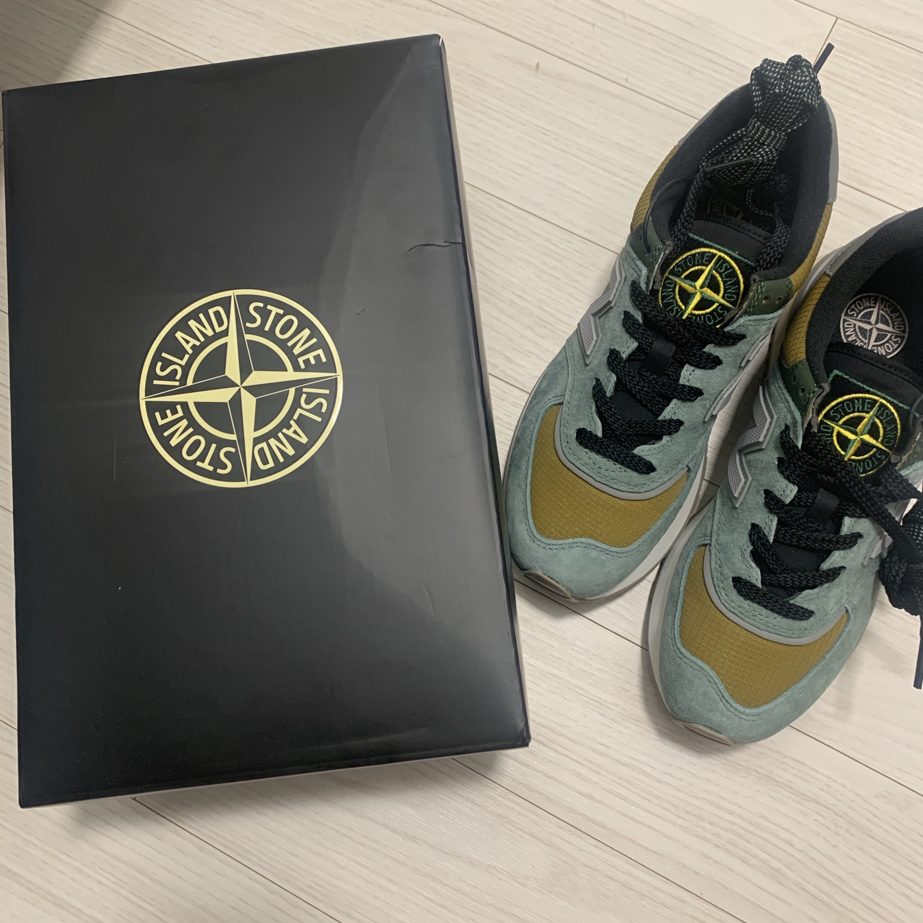 New Balance x Stone Island 574 Legacy Light Green 착용 스타일 - 1