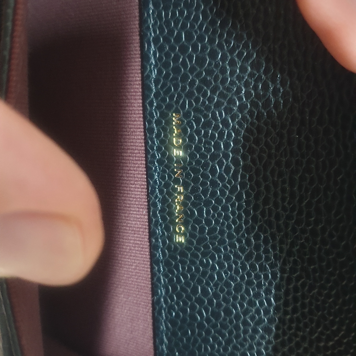 Chanel Classic Card Holder Grained Calfskin & Gold Black 착용 스타일 - 1