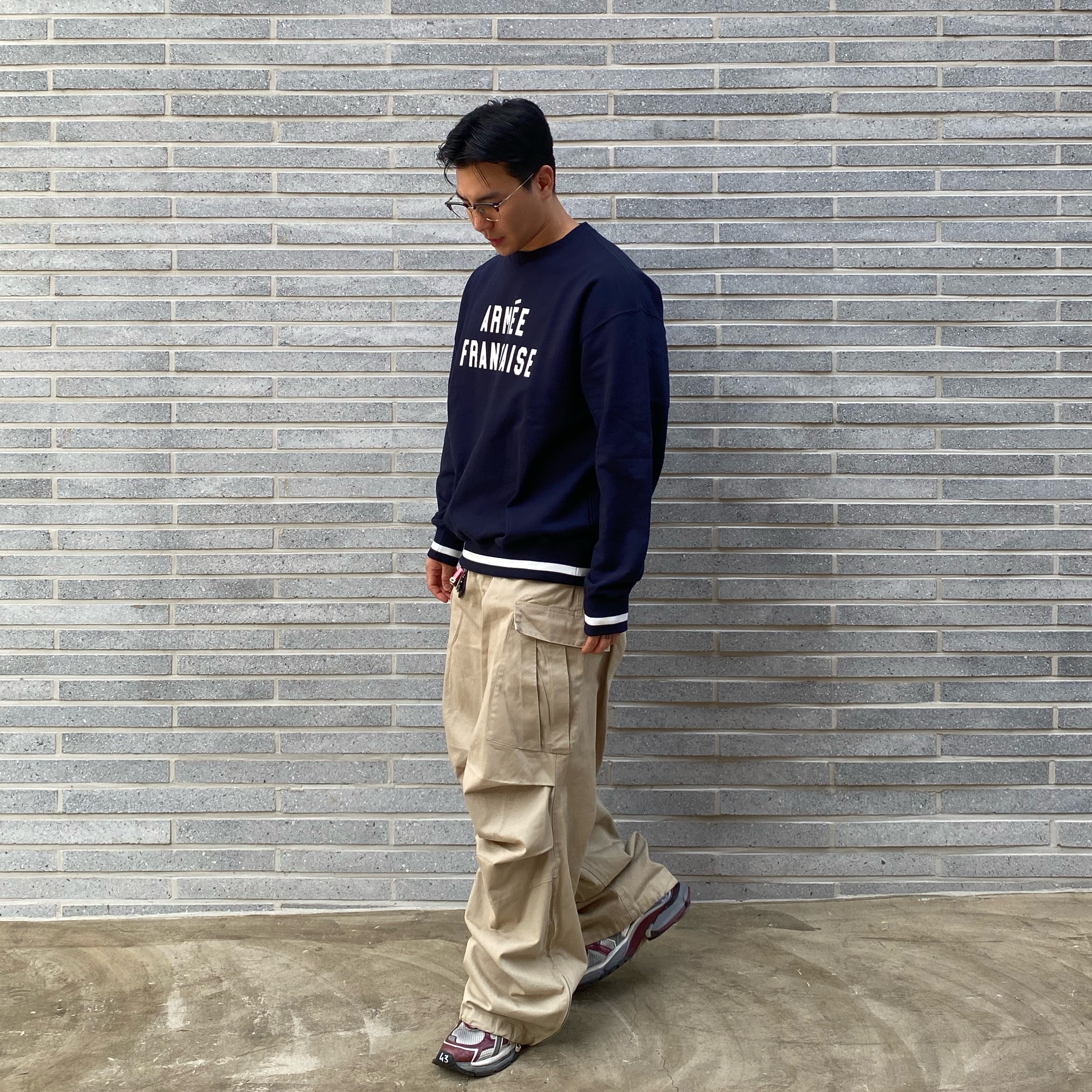 Nonnod Side Zip Cargo Pants Beige, Balenciaga Runner Sneakers Grey Burgundy 착용 스타일 - 3