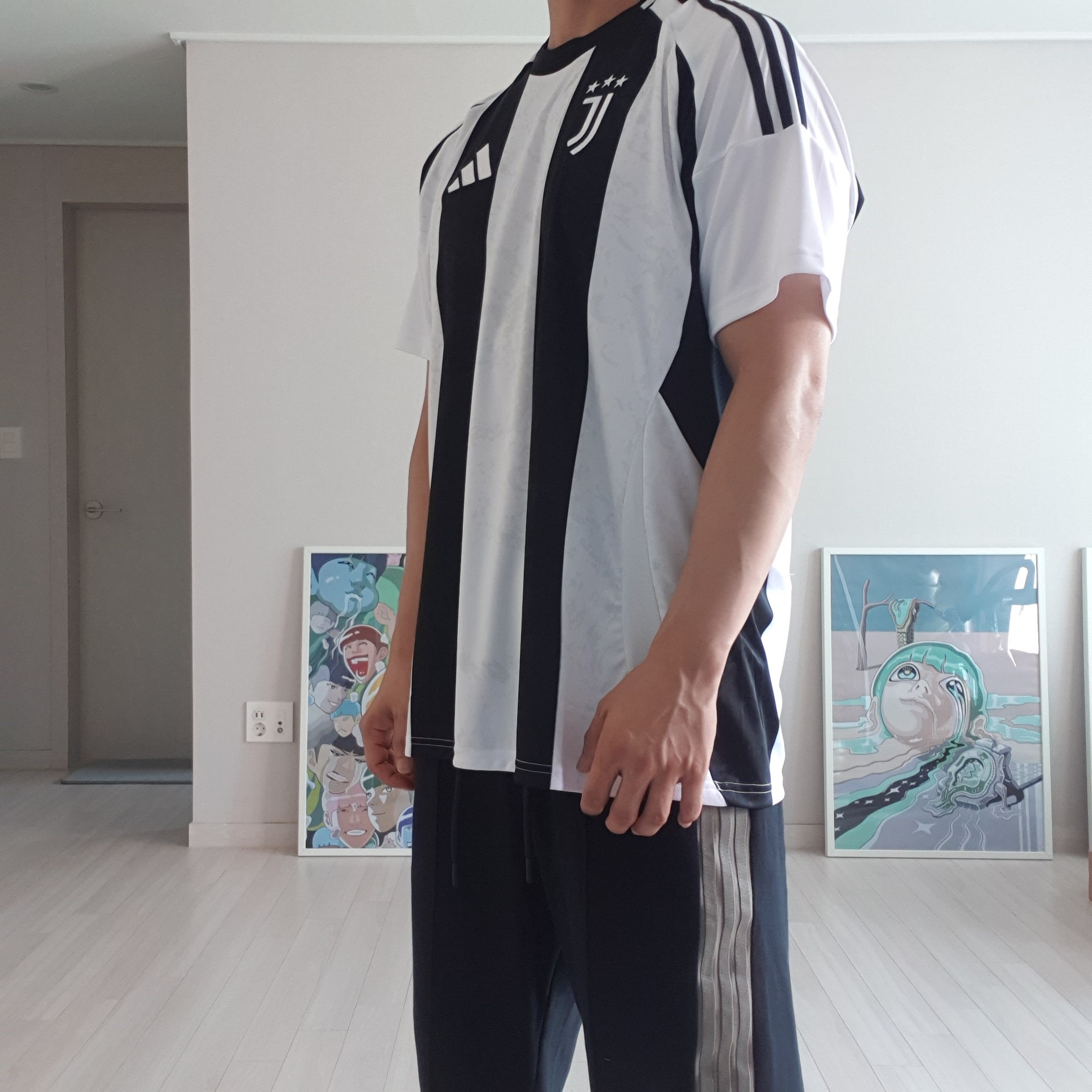 Adidas Juventus 2024/25 Home Jersey White Black - KR Sizing (Non Marking Ver.), Adidas Real Madrid 2024/25 Home Jersey White - KR Sizing (Non Marking Ver.) 착용 스타일 - 3
