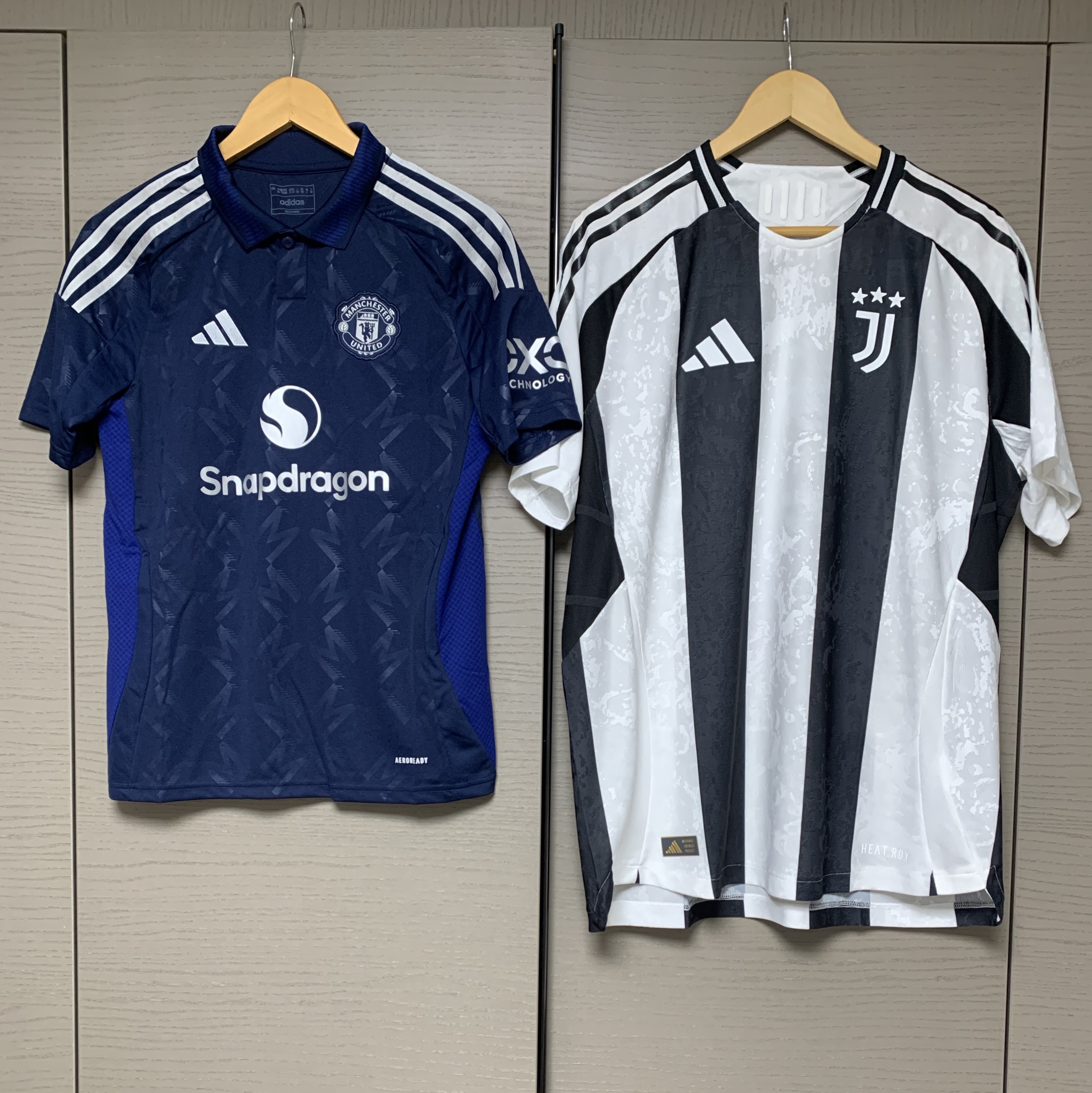 Adidas Juventus 2024/25 Home Authentic Jersey White Black - KR Sizing (Non Marking Ver.) 착용 스타일 - 1