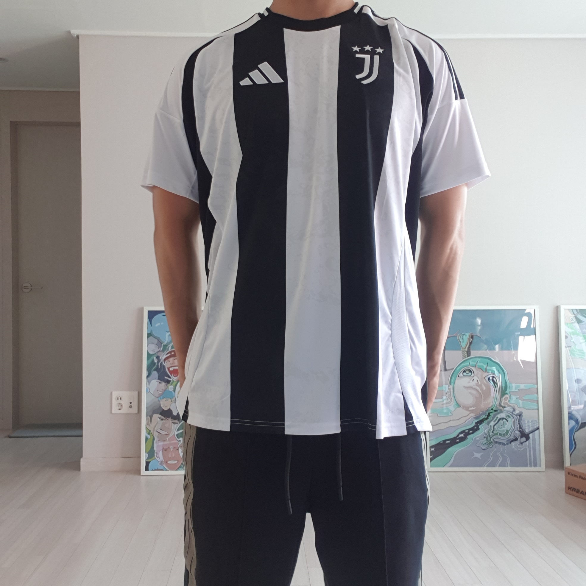 Adidas Juventus 2024/25 Home Jersey White Black - KR Sizing (Non Marking Ver.), Adidas Real Madrid 2024/25 Home Jersey White - KR Sizing (Non Marking Ver.) 착용 스타일 - 2