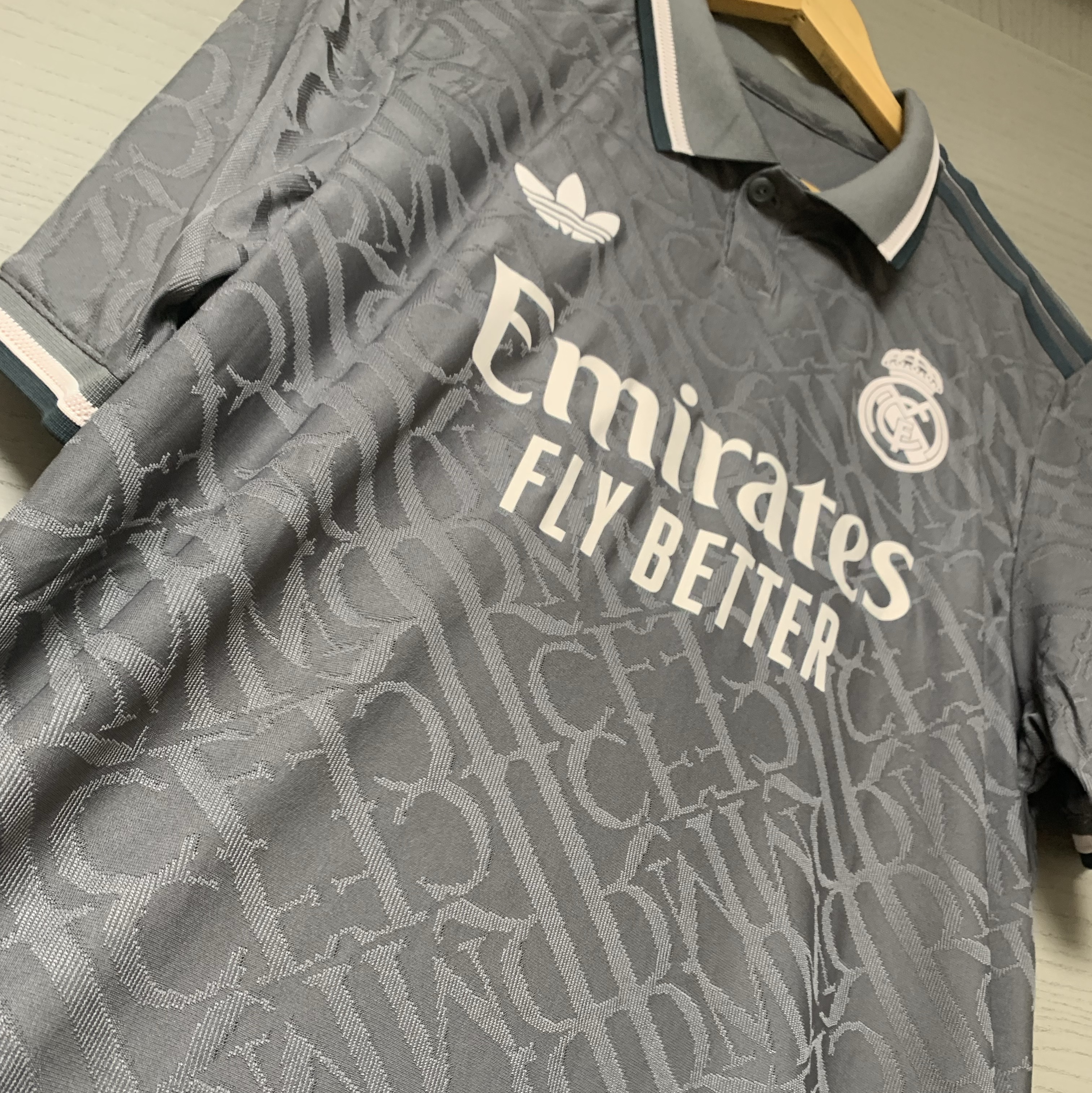 Adidas Real Madrid 2024/25 3rd Authentic Jersey Charcoal - US Sizing (Non Marking Ver.) 착용 스타일 - 5