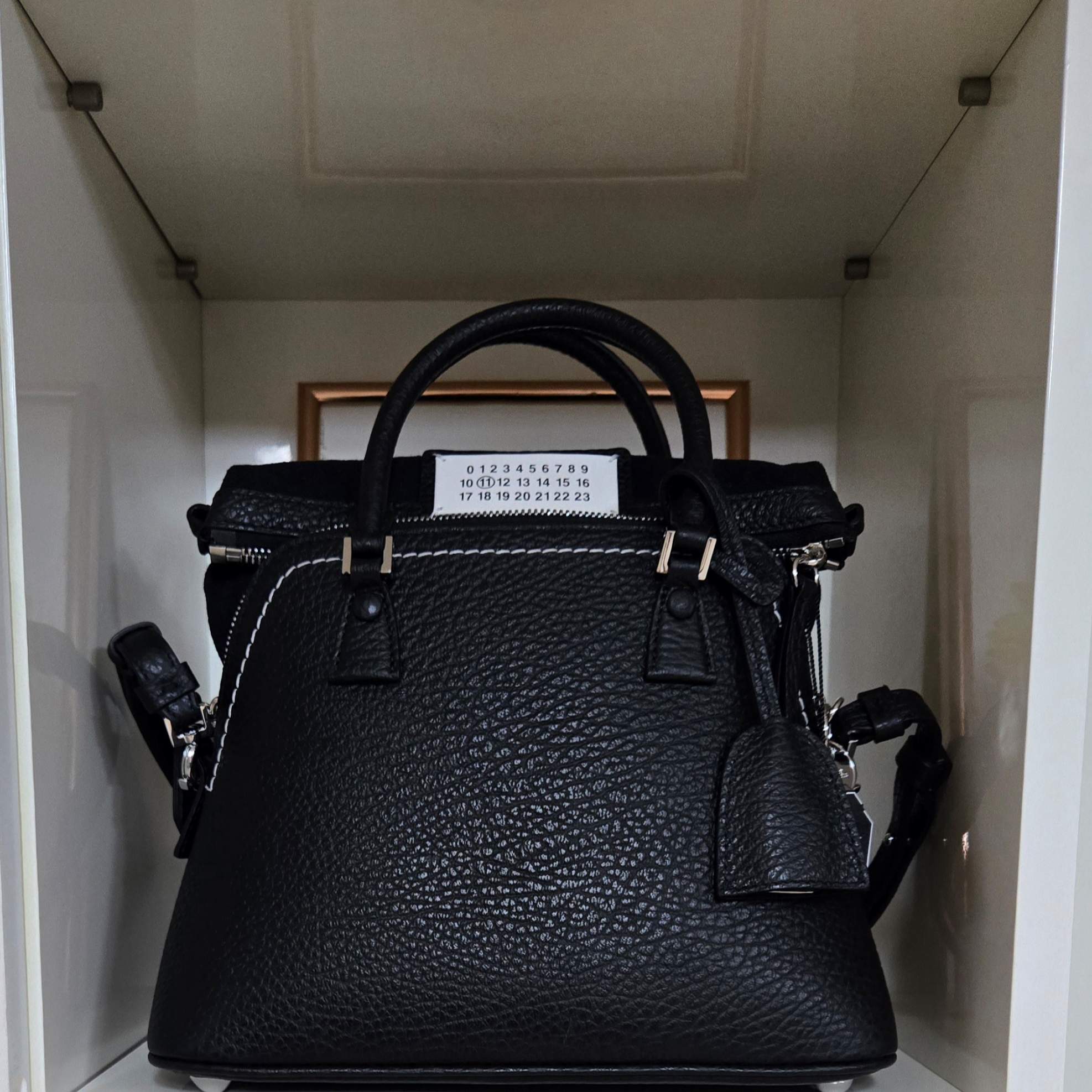 Maison Margiela 5AC Mini Shoulder Bag Black 착용 스타일