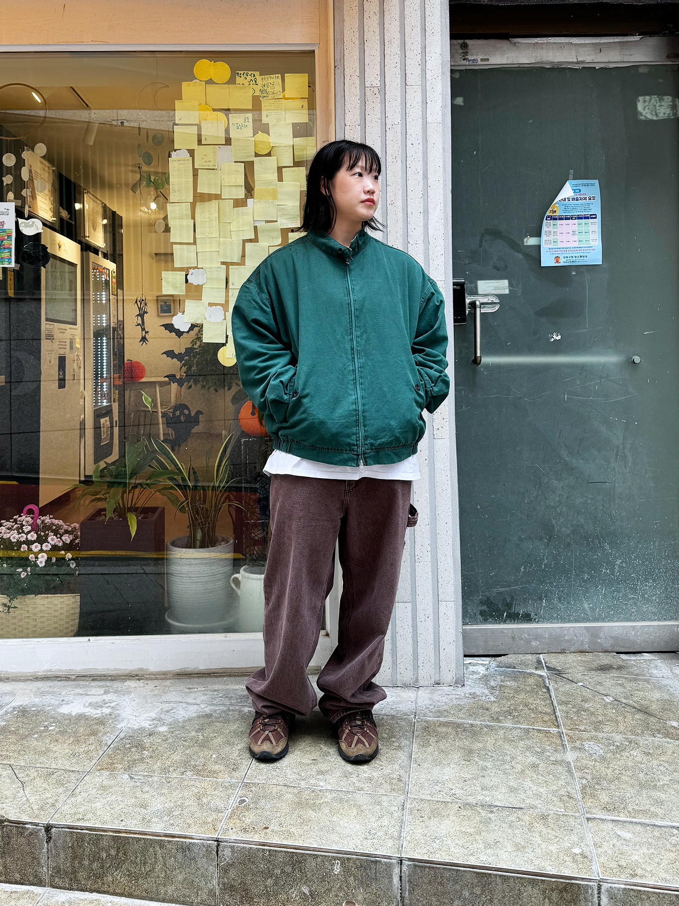 QT8 GARMENTS TL Washed Oxford Harrington Jacket Dark Green, QT8 GARMENTS TL Denim Carpenter Pant Brown 착용 스타일 - 1