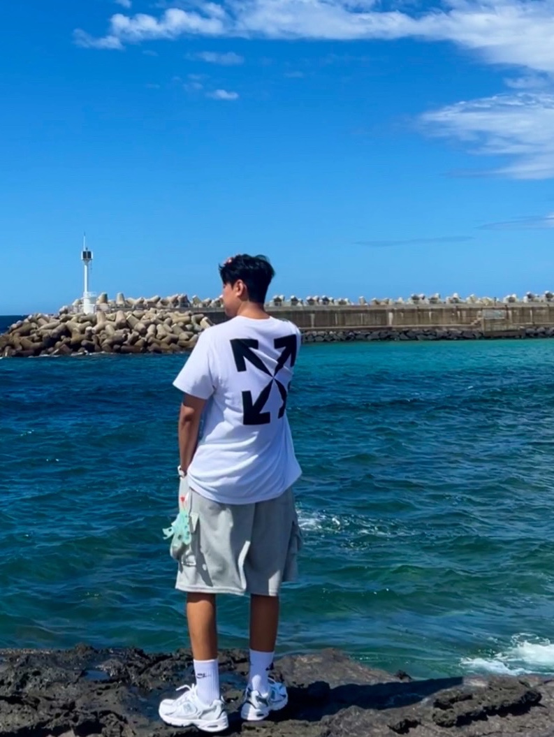 Off-White Monalisa Arrow Over S/S T-Shirt White, New Balance 530 White 착용 스타일 - 1