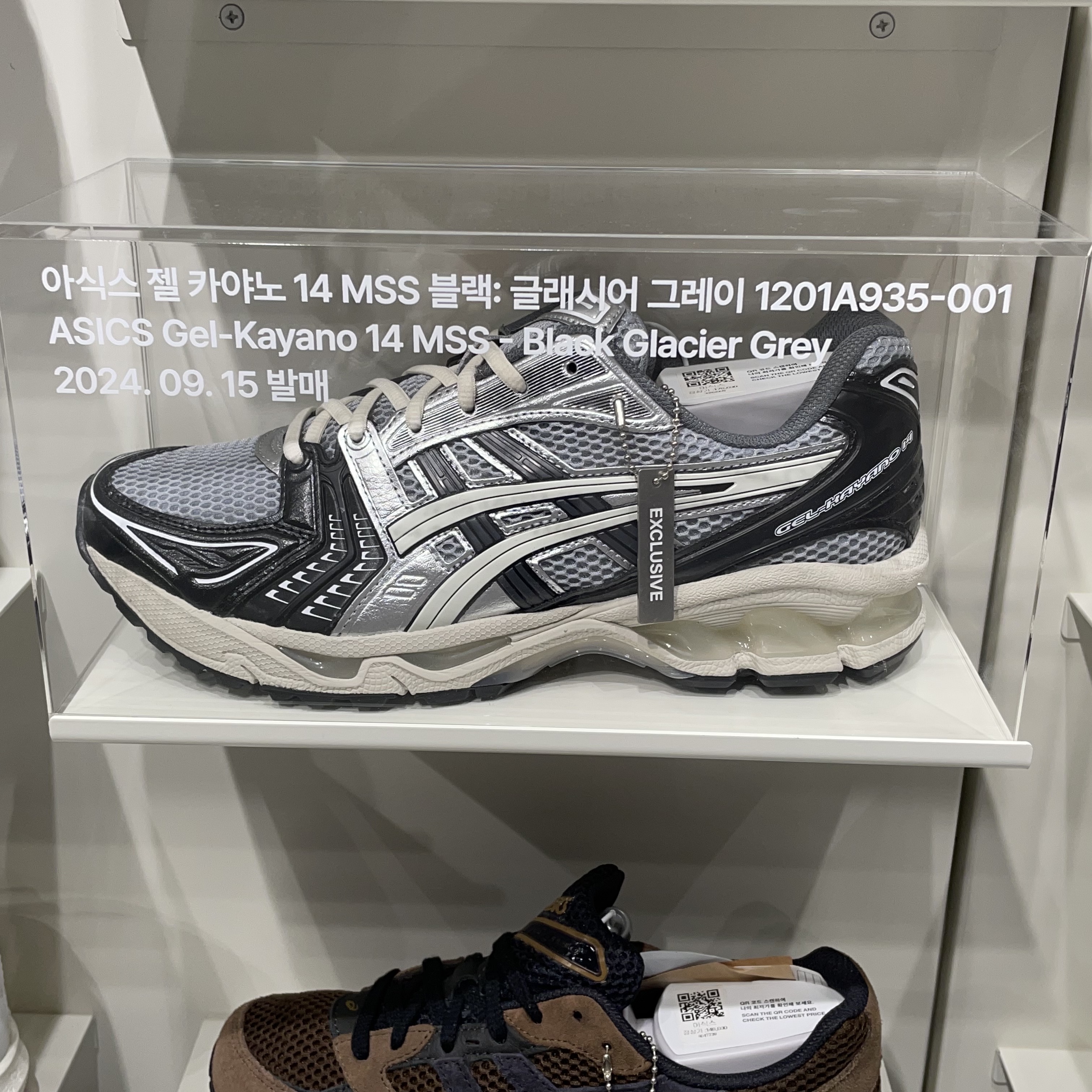 Asics Gel-Kayano 14 Black Glacier Grey 착용 스타일