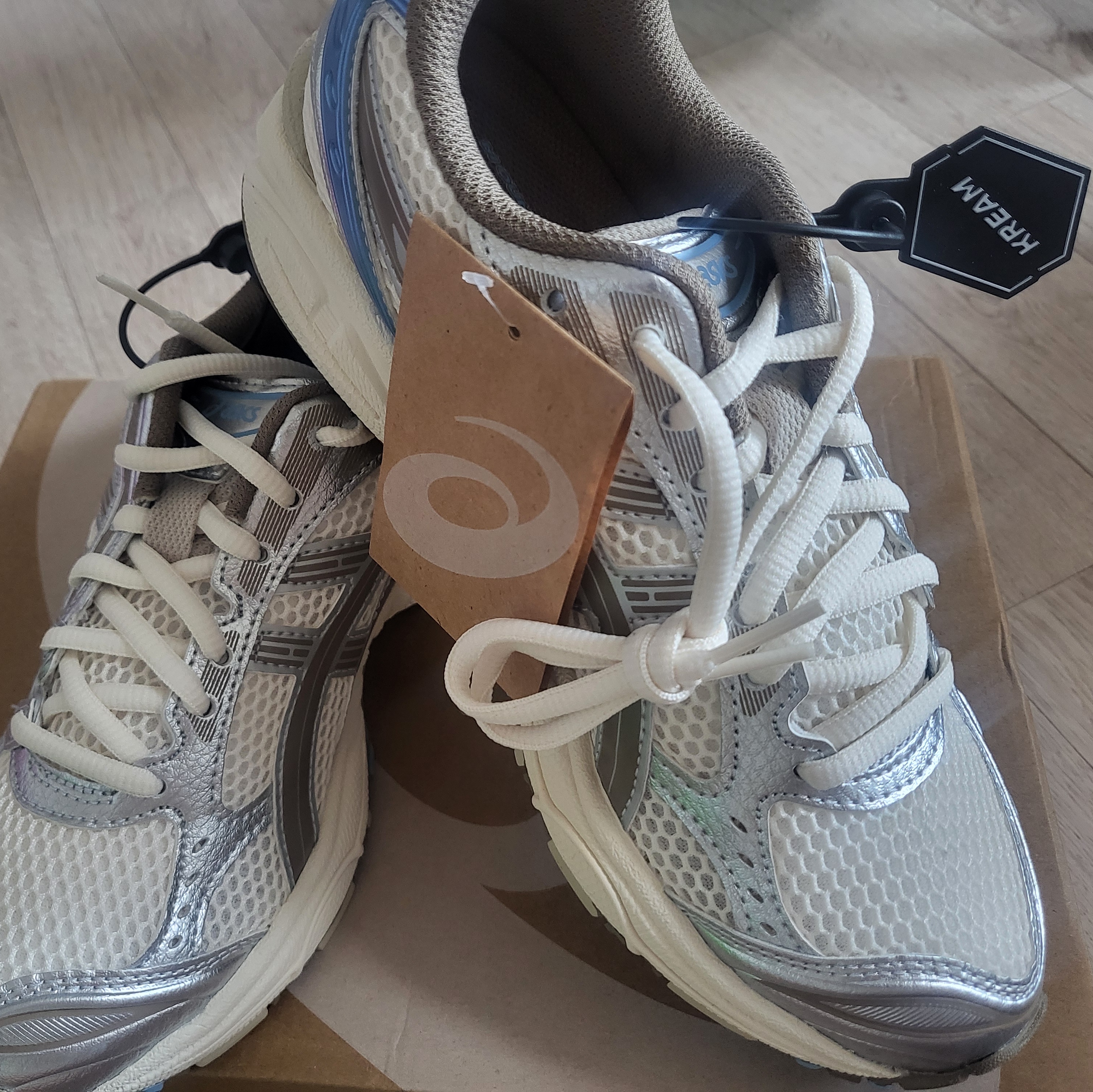 (W) Asics Gel-Kayano 14 Cream Pepper 착용 스타일