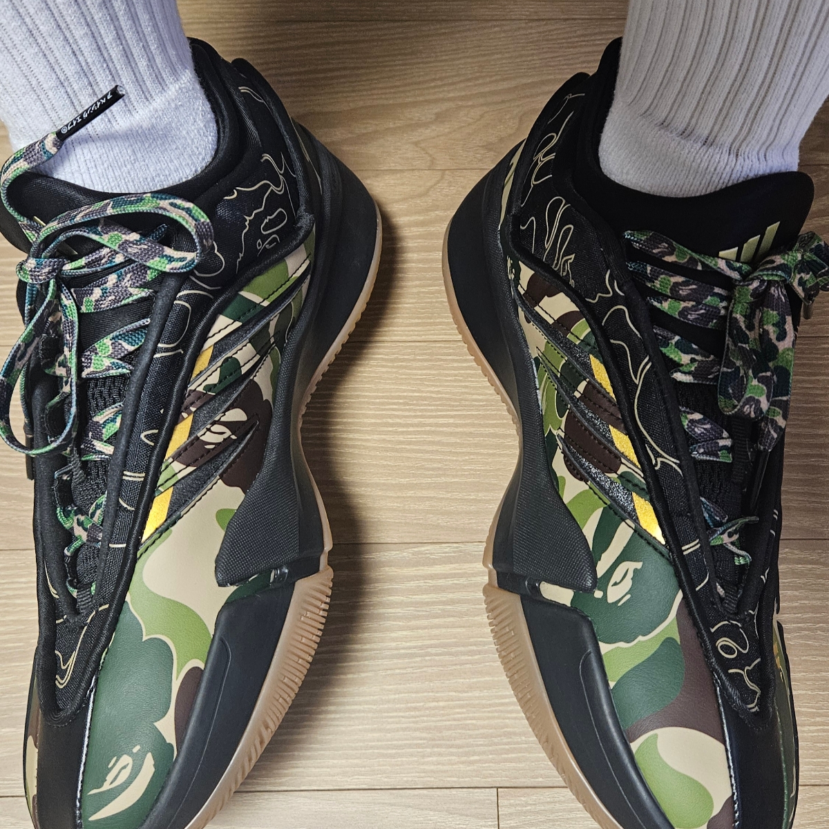 Adidas x BAPE Dame 9 Core Black 착용 스타일 - 1